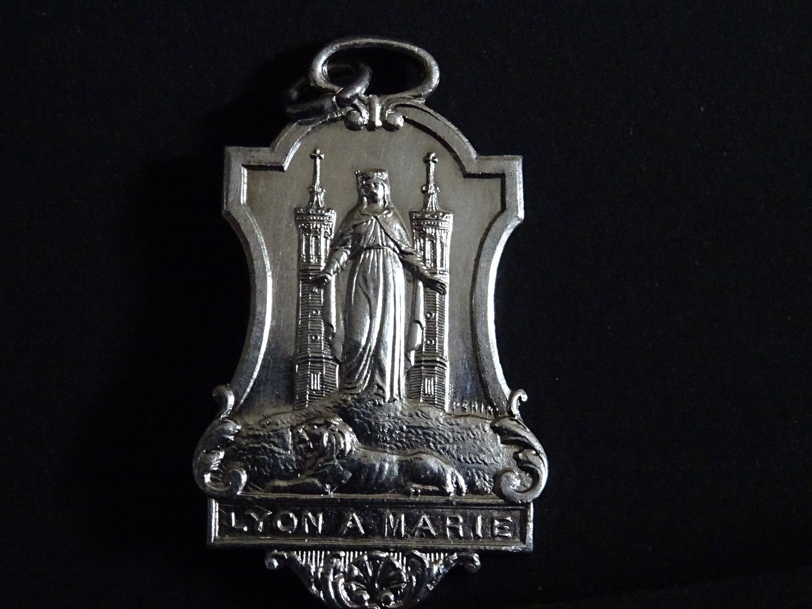 Lyon Une Marie Signée Penin Lion France Fourvienne Médaille Religieuse d'argent Antique Catholique S