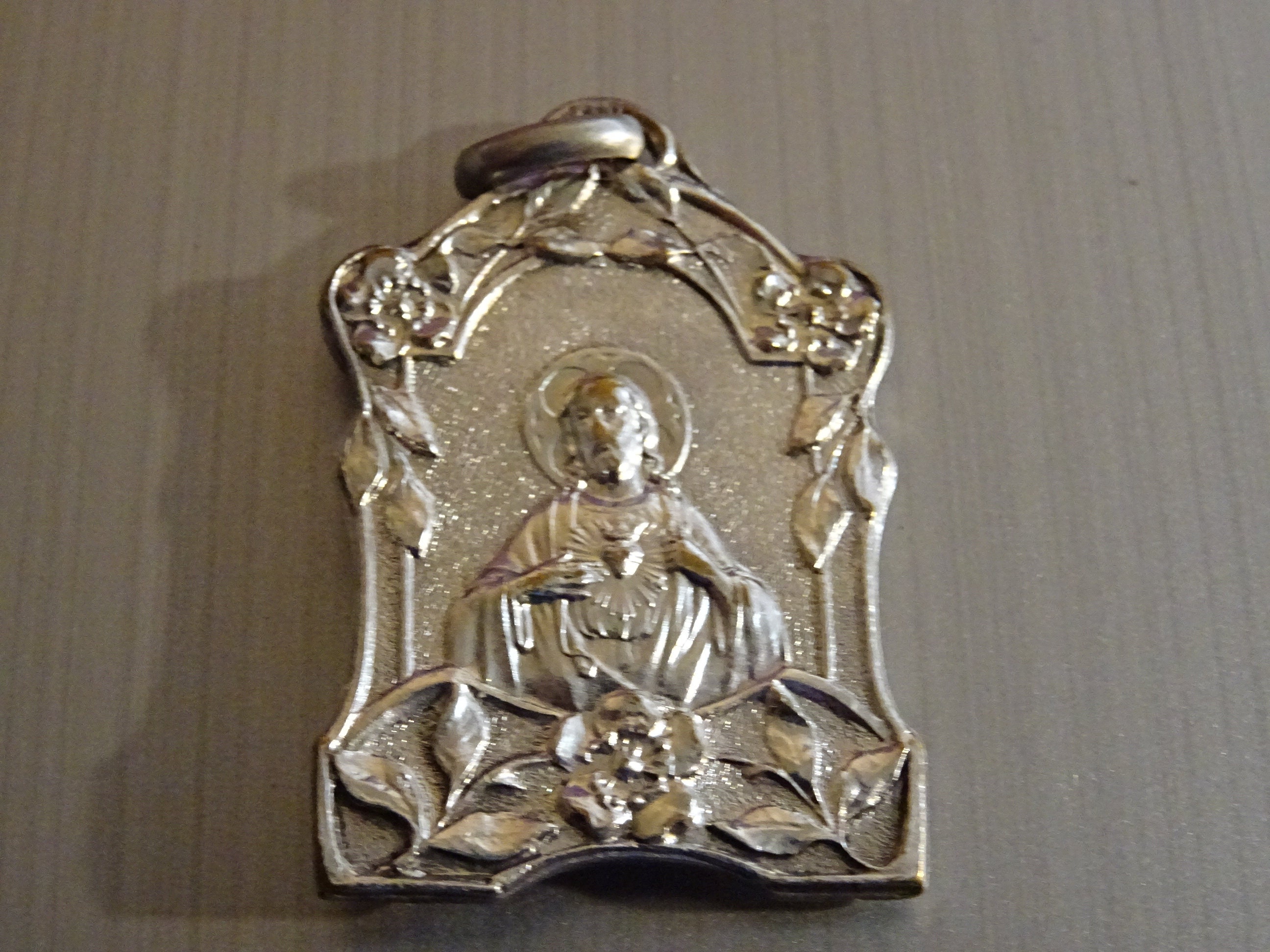 Notre-Dame de Montnartre. Sacré-Cœur Jésus Pendentif Catholique Vintage Médaillon Saint Charme D 232