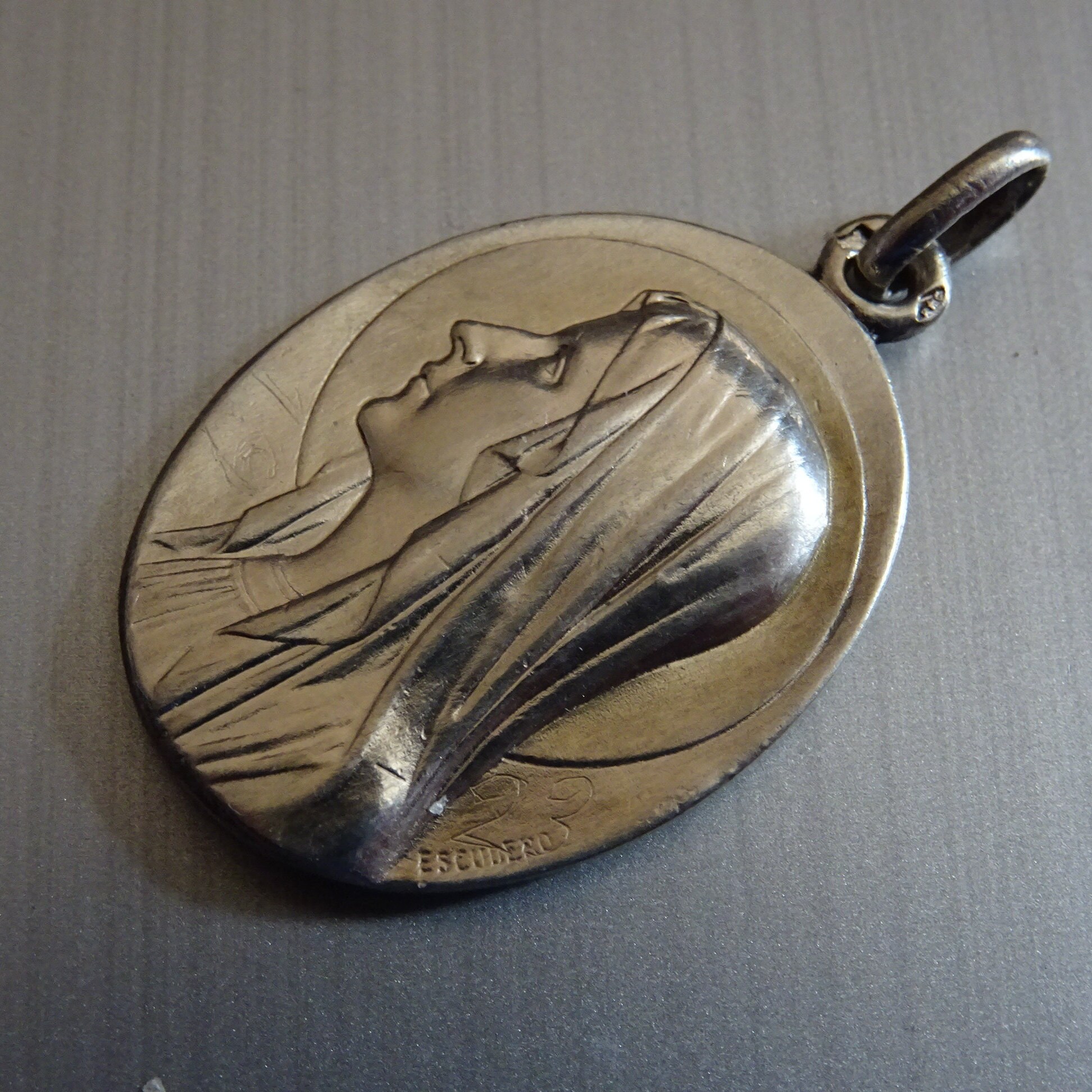 Portrait de La Sainte Vierge Marie, Par Escudero et Tairac. Pendentif Catholique Vintage Médaillon S