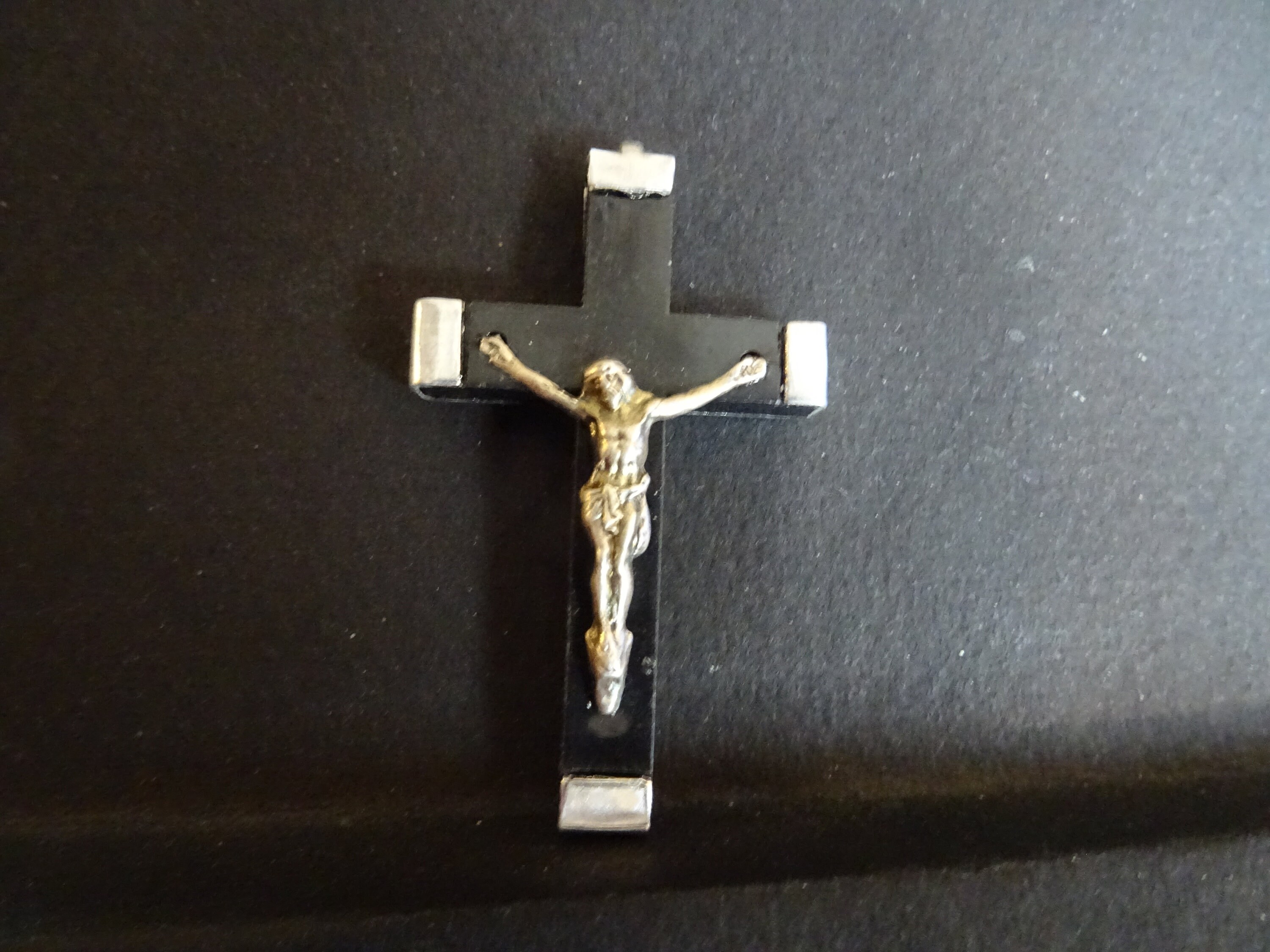 Croix Lourdes Médaille Religieuse Catholique Pendentif Crucifix Aluminium