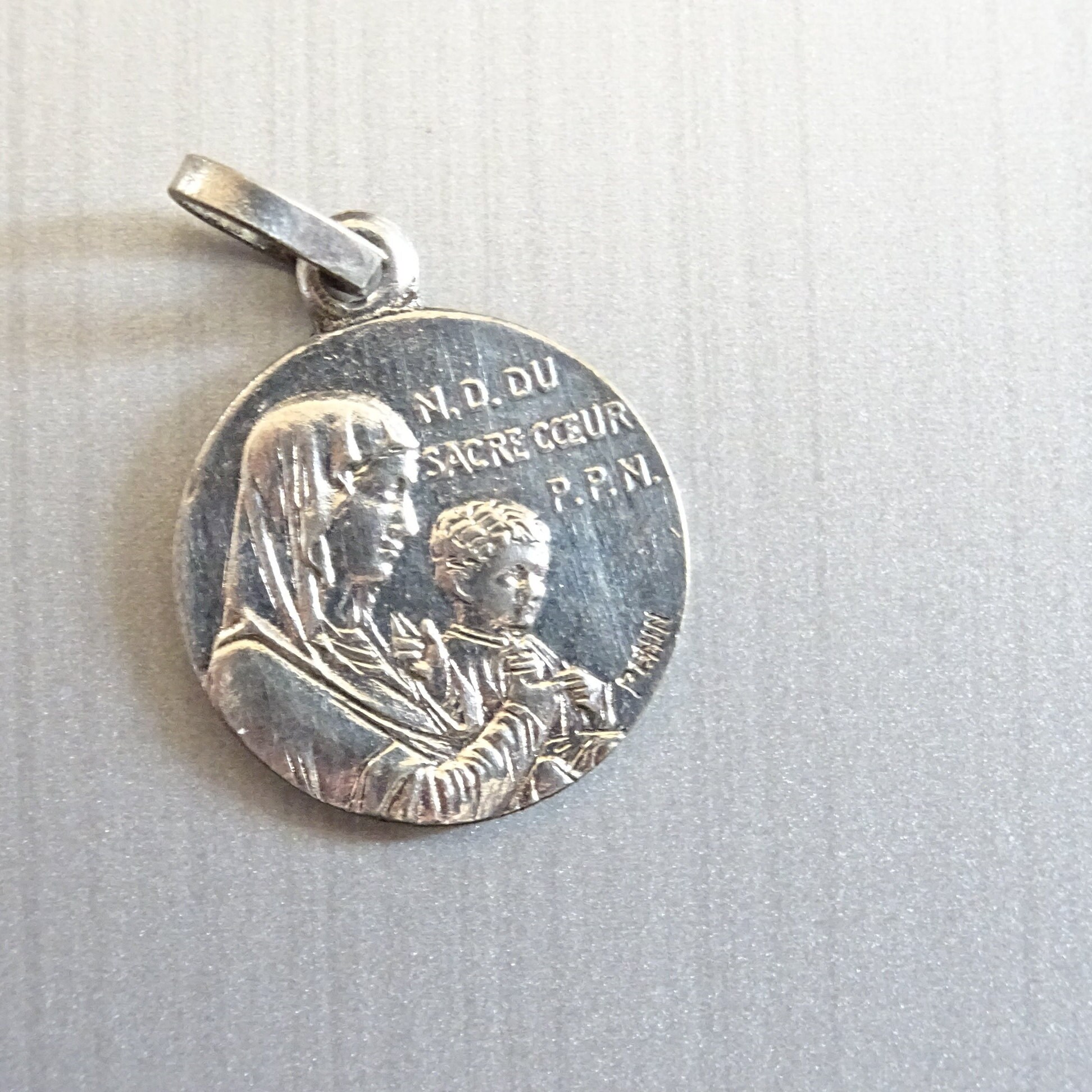 Sanctuaire Du Mas Rillier Signé Penin. Petit. Vintage Religieux Français Pendentif Médaillon Saint C