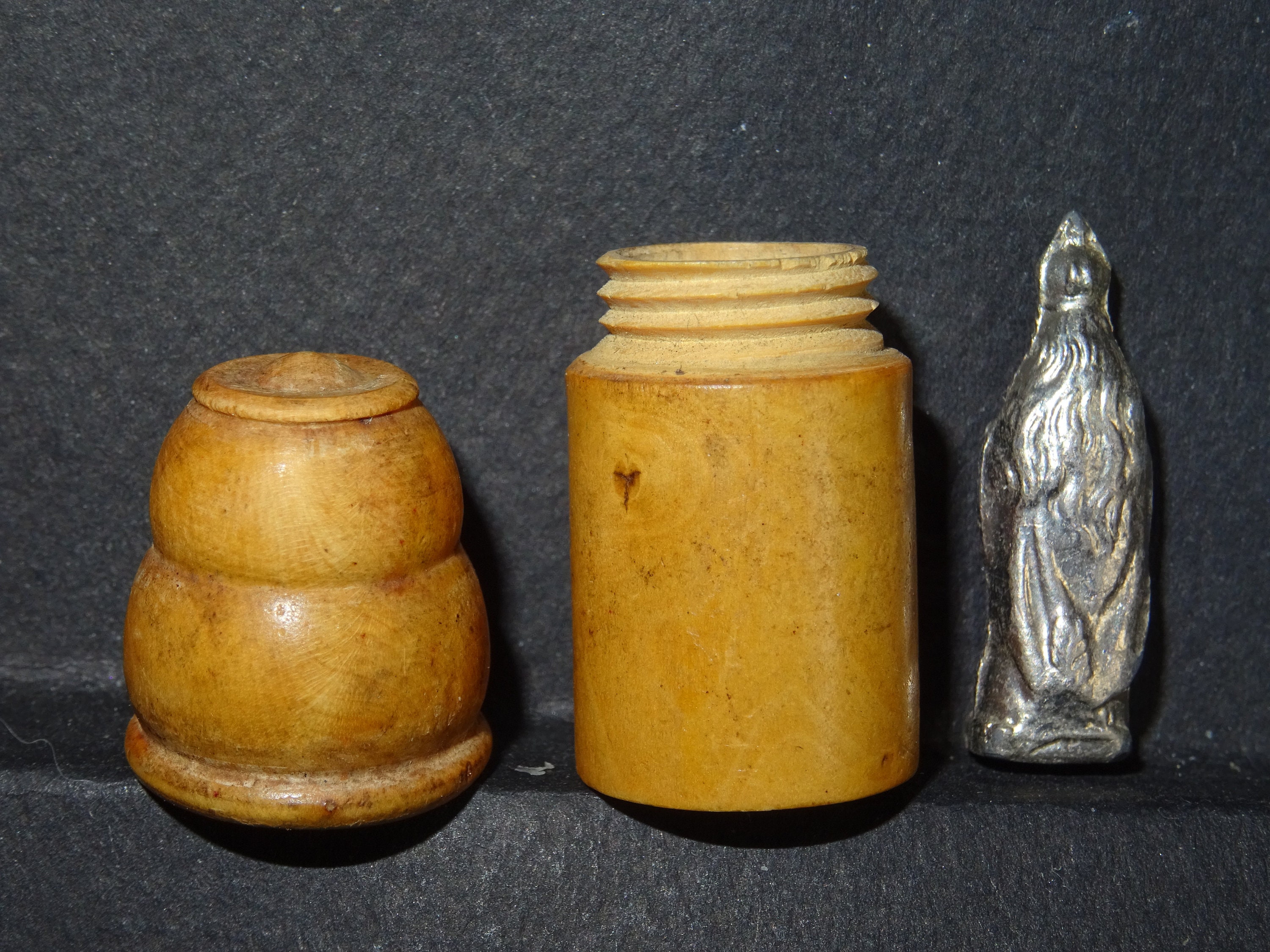 Antique Français Prière Pilgrim Pocket Statue ou Autel de Voyage Dans L'étui en Bois de Tern