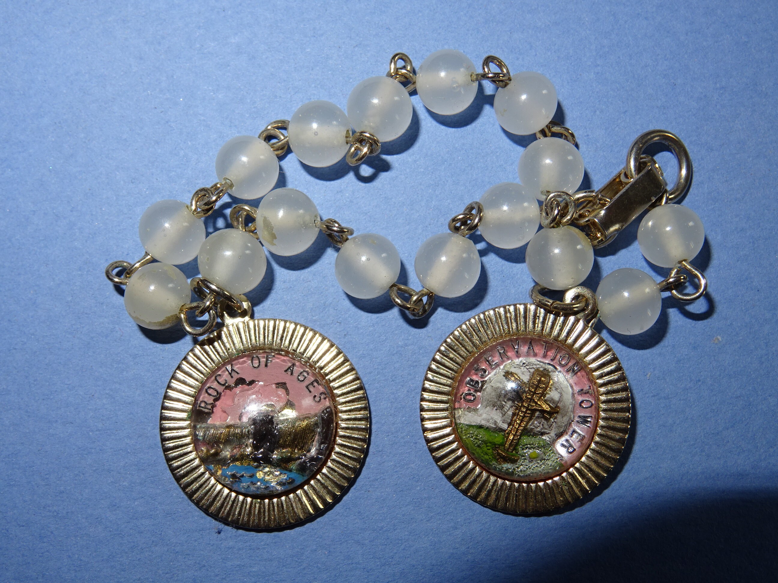 Bracelet Français 2 Médaillon Rock Of Ages/Observation P 168