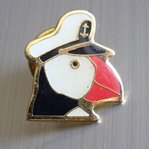 Pin Badge Enamel  Penguin Captain Hat TT 179