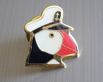 Pin Badge Enamel  Penguin Captain Hat TT 179