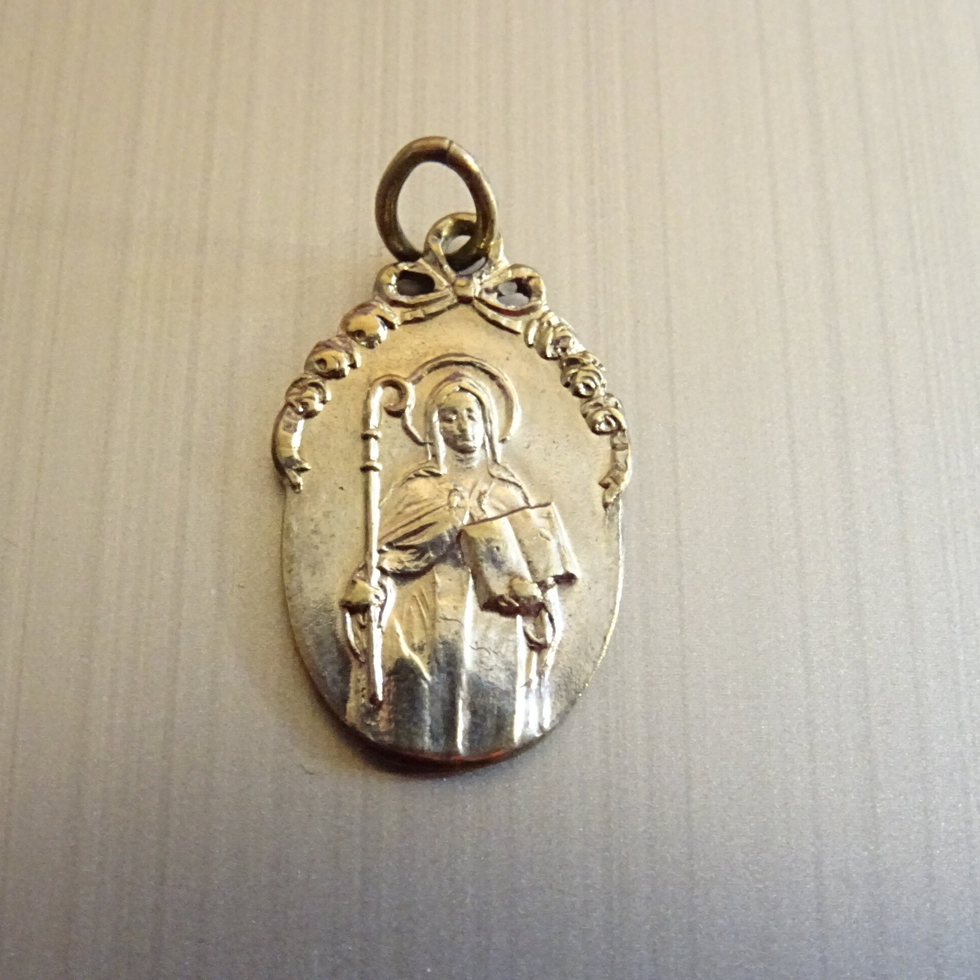Sainte Odile d'alsace. Patronage Des Aveugles ou Malvoyants. Français Vintage Pendentif Religieux Mé