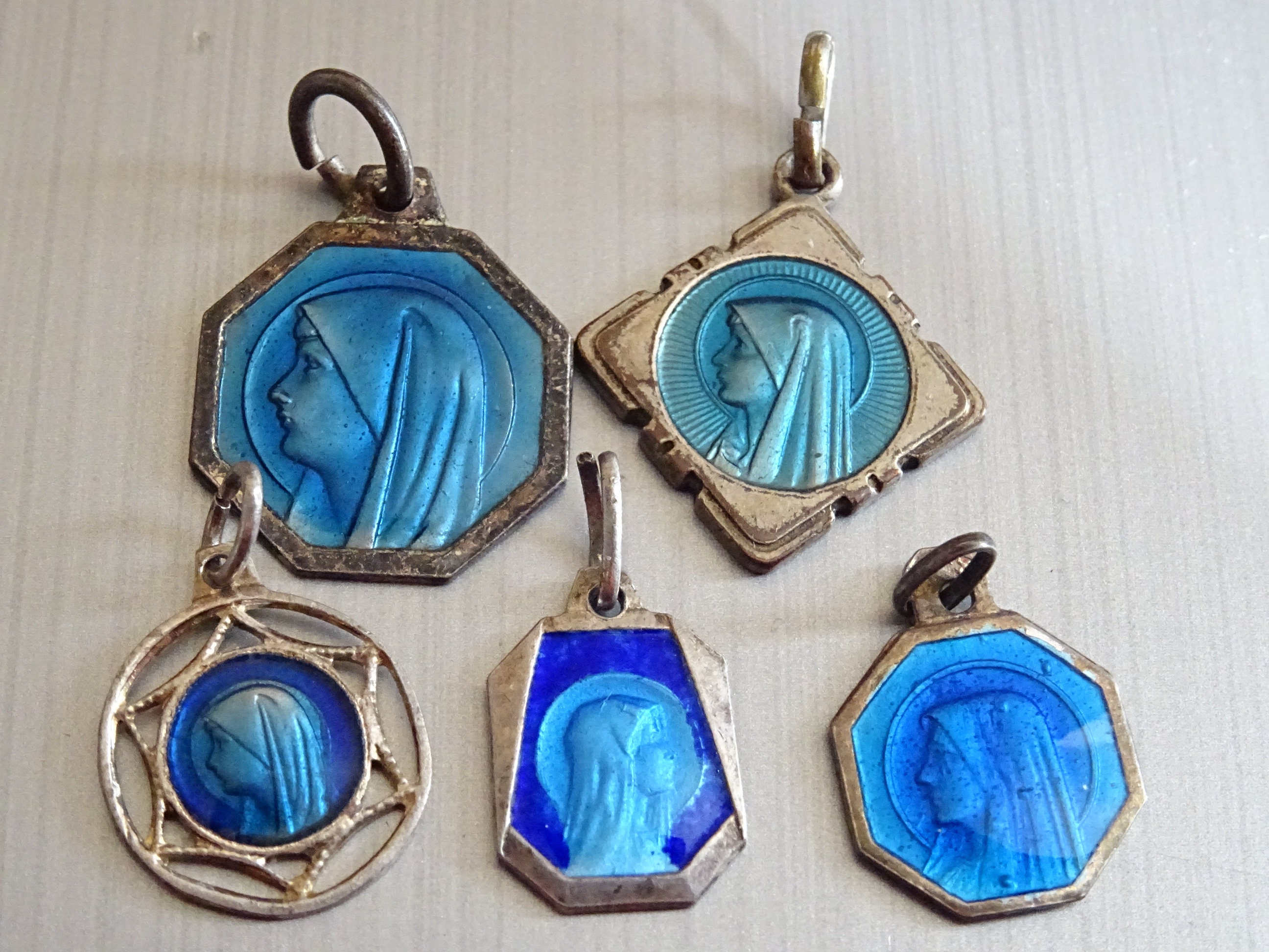 Lot 5 Vierge Marie. Vintage Petit. Émail Saint Charme Médaille Pendentif Médaillon Médaille Medaille