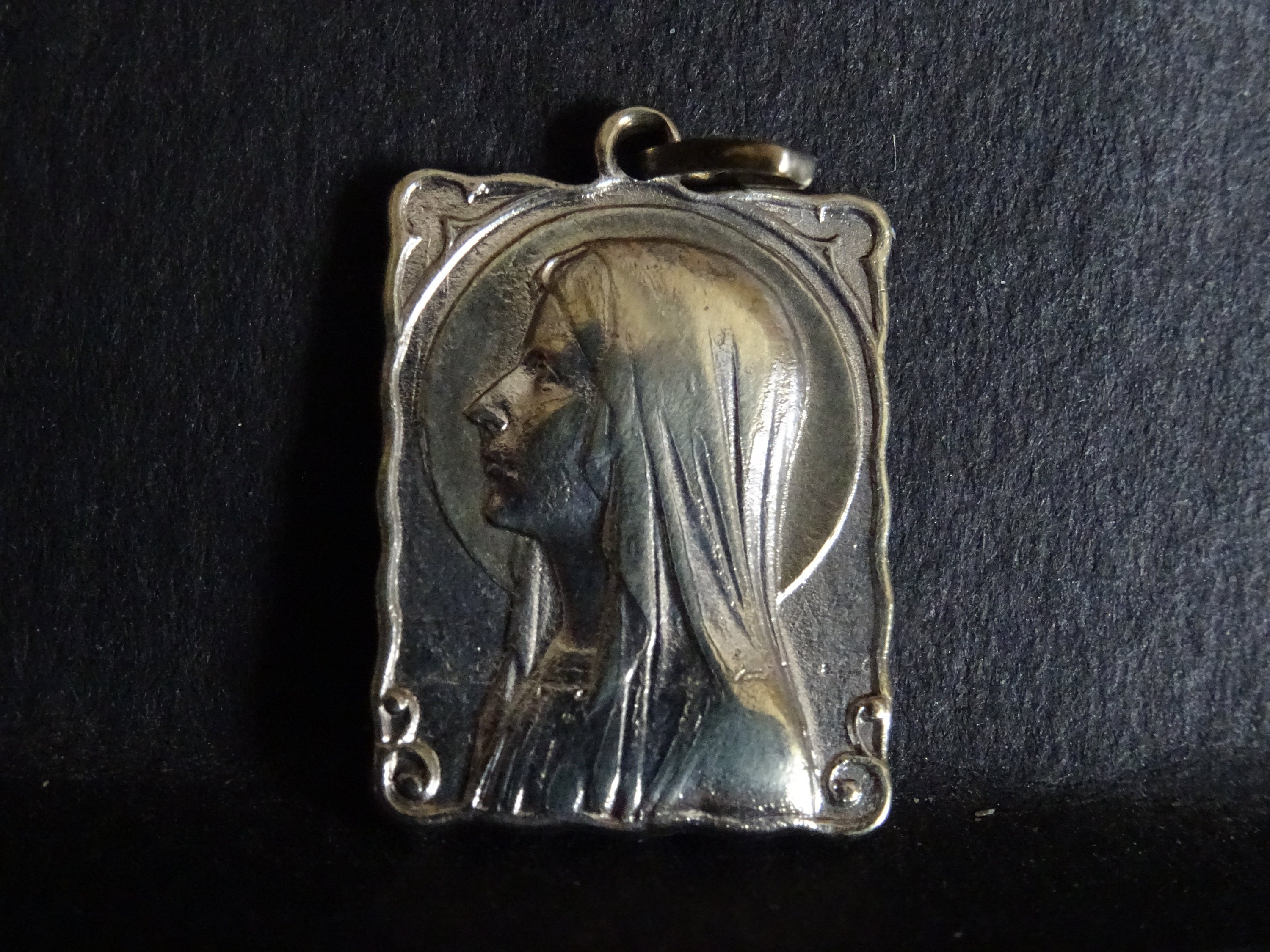 Art Nouveau Notre-Dame Lourdes Marie Médaillon Religieux Pendentif Medaille Holy Charm