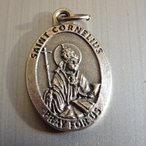 San Cornelio. San Cipriano è il Santo Patrono del Nord Africa. medaglia medaglione pendente Sacro Amuleto