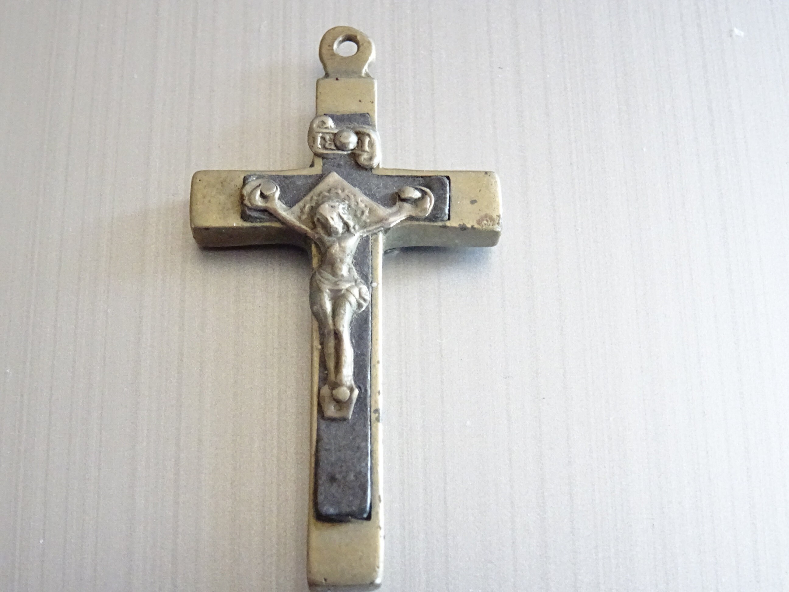 Croix Laiton Vintage France Médaille Religieuse Catholique Pendentif Crucifix P 708