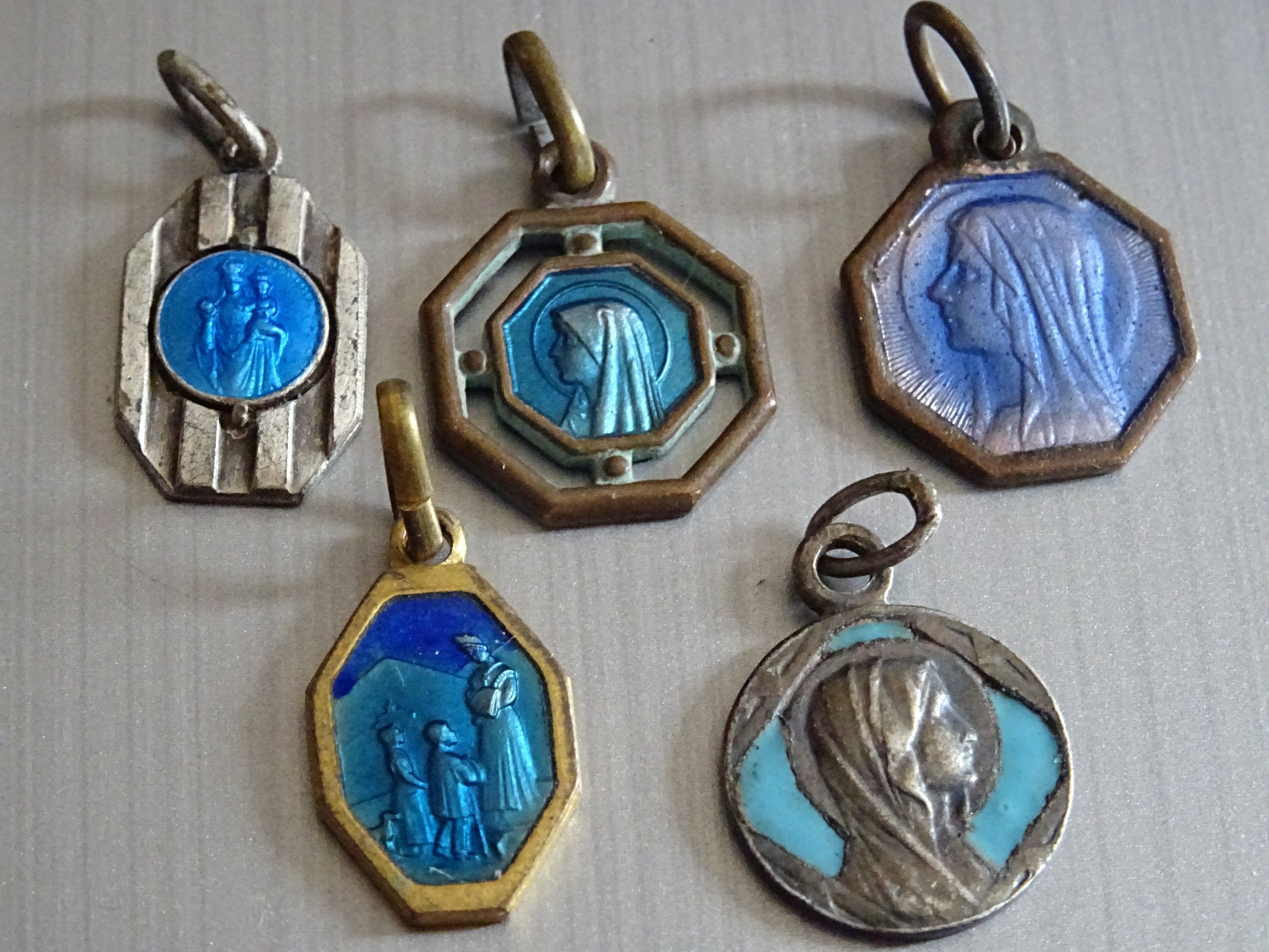 Lot 5 Millésime Petit Français Émail. Médaille Du Saint-Charme Pendentif Médaillon Médaille Medaille