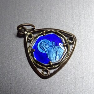 St. Therese. Wire Edge Gold Colour. Enamel Holy Charm Medal Pendant  medallion  T 907