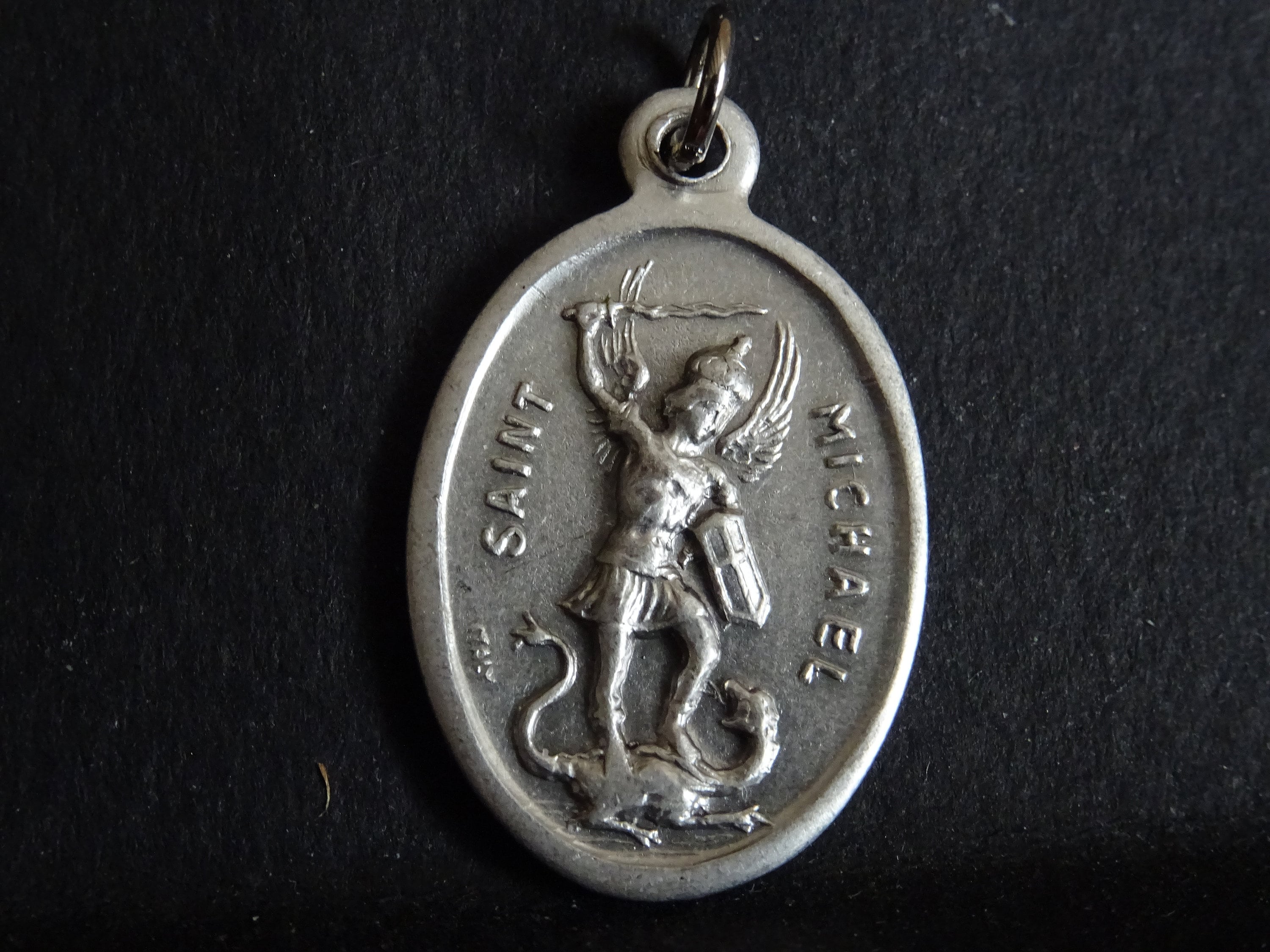 Saint Michel L'archange Est Le Saint Patron Des Parachutistes Militaires. Médaillon d'argent Pendent