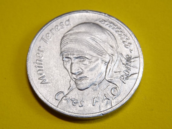 Food for All Holy Year. Mother Teresa 1975. Token Holy Charm BB