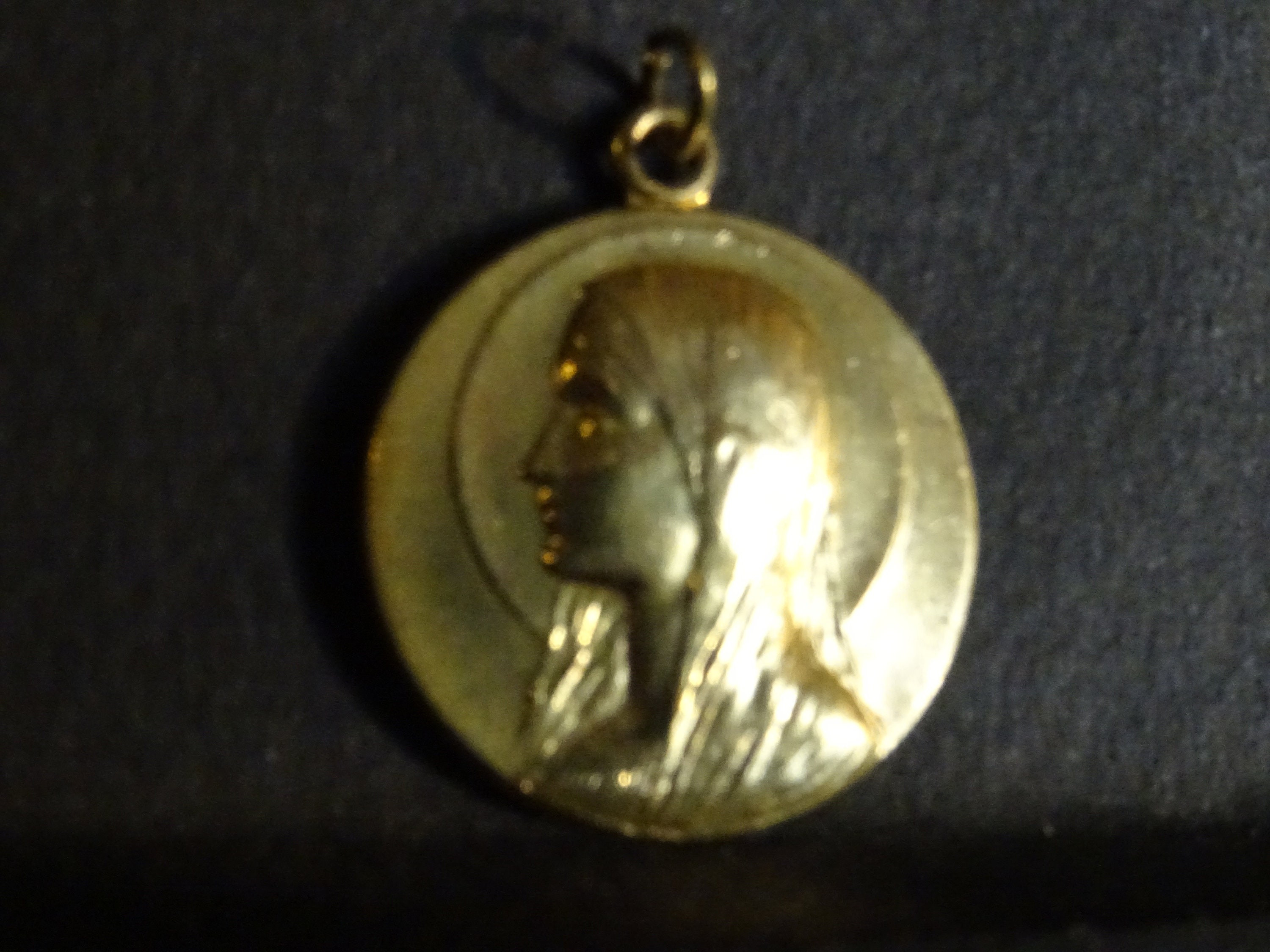 Français Médaille d'or de Couleur Sainte Charm Vierge Marie avec Halo