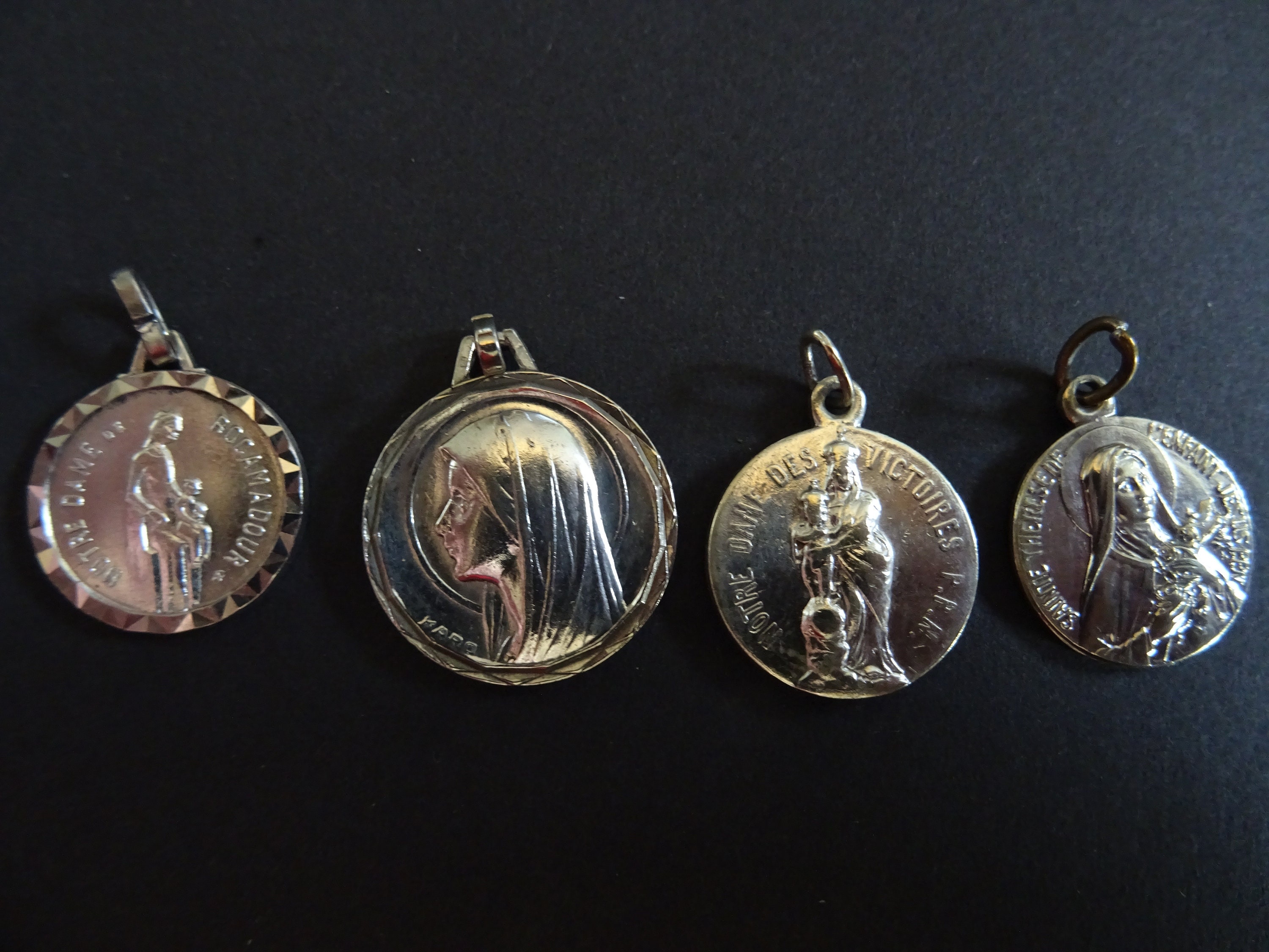 Lot 4 St Therese Vintage Français Médaille d'argent Holy Charm Pendentif Médaille Medaille E 21