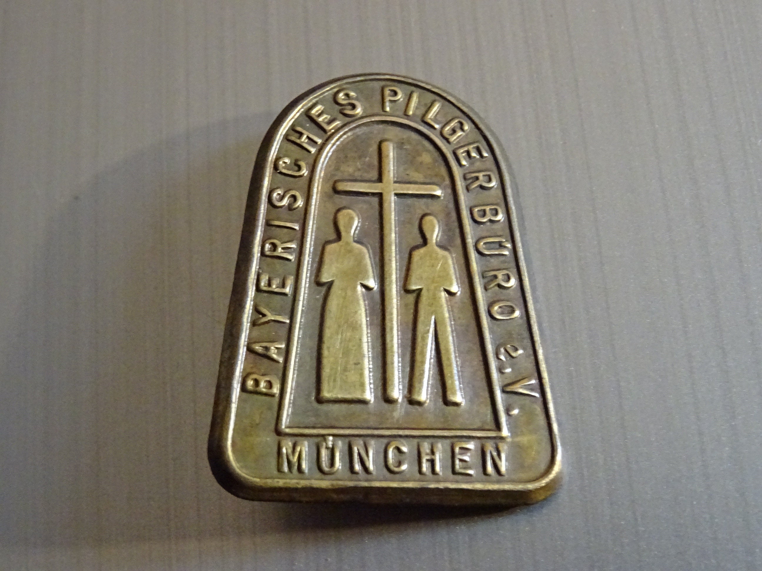 Office Bavarois Des Pèlerins de Munich. Allemand. Bayerisches Pilgerbüro Munchen. Broche Vintage Fra