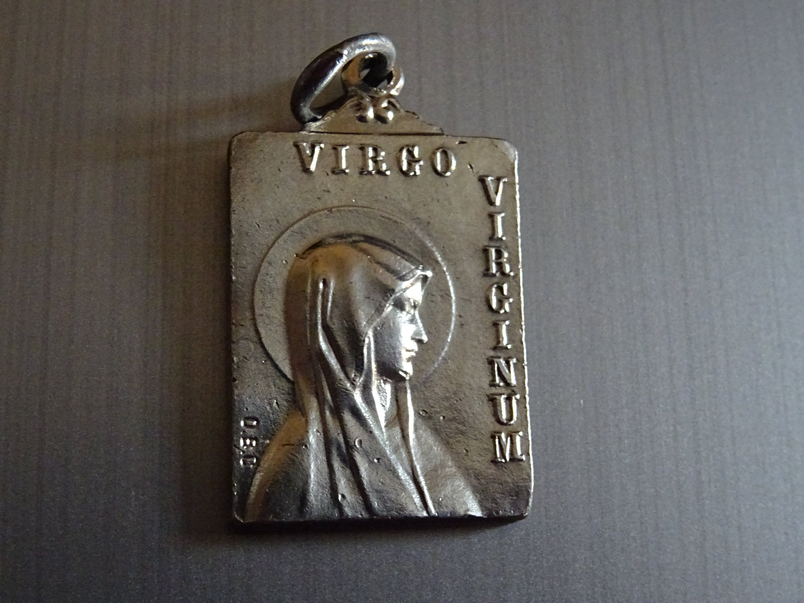 Vierge Virginum. Signé Obc. Médaillon Vintage Pendentif Holy Charm B 910