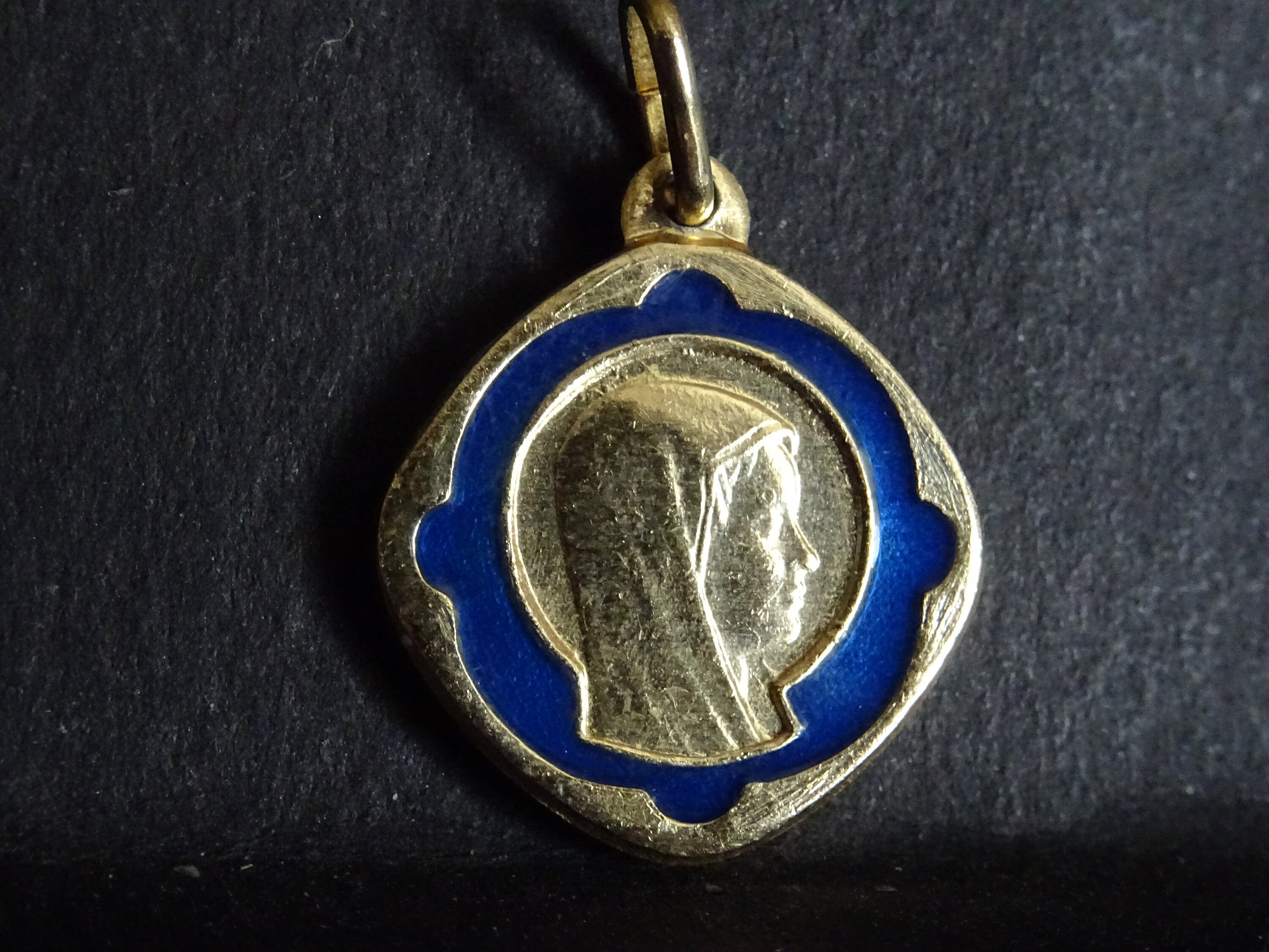 Virgin Mary Gold Colour Enamel Vintage Français Pendentif Holy Charm Médaillon Medaille