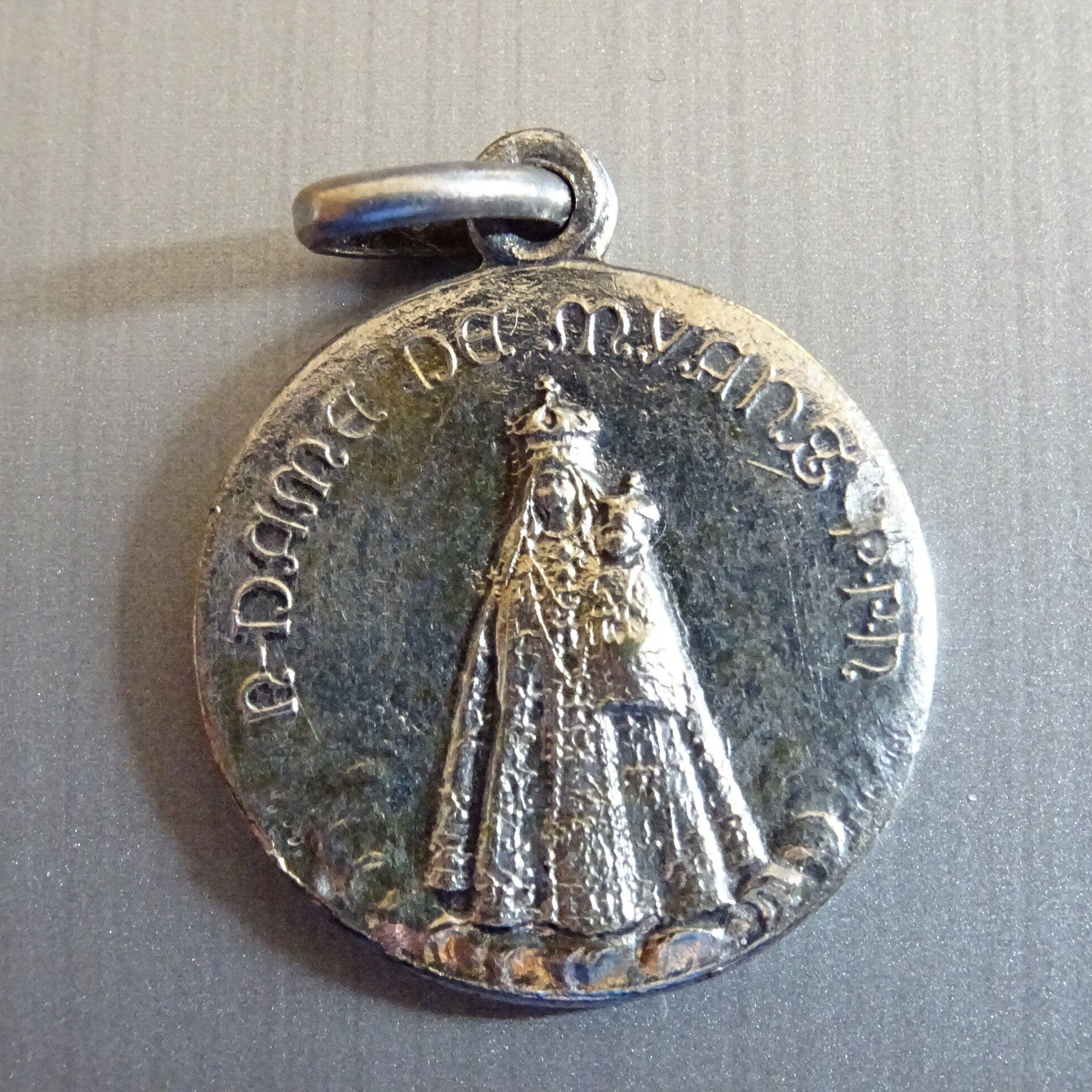 Antique Notre Dame de Myans Français. Pendentif Catholique Médaillon Saint Charme B 313