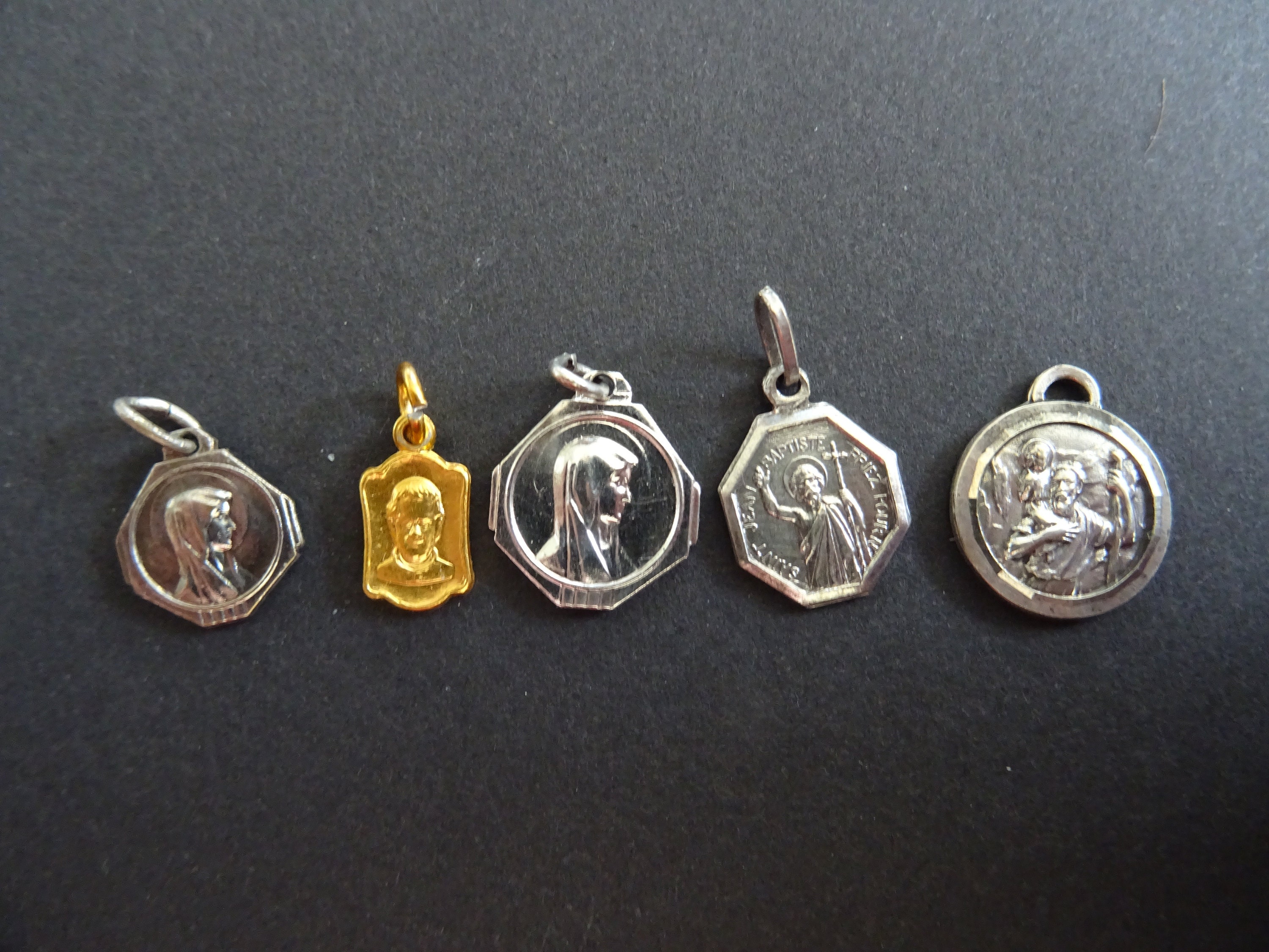 Lot 4 Small Virgin Mary Vintage Français Silver 1 Gold Colour Holy Charm Medal Pendentif Médaille Me