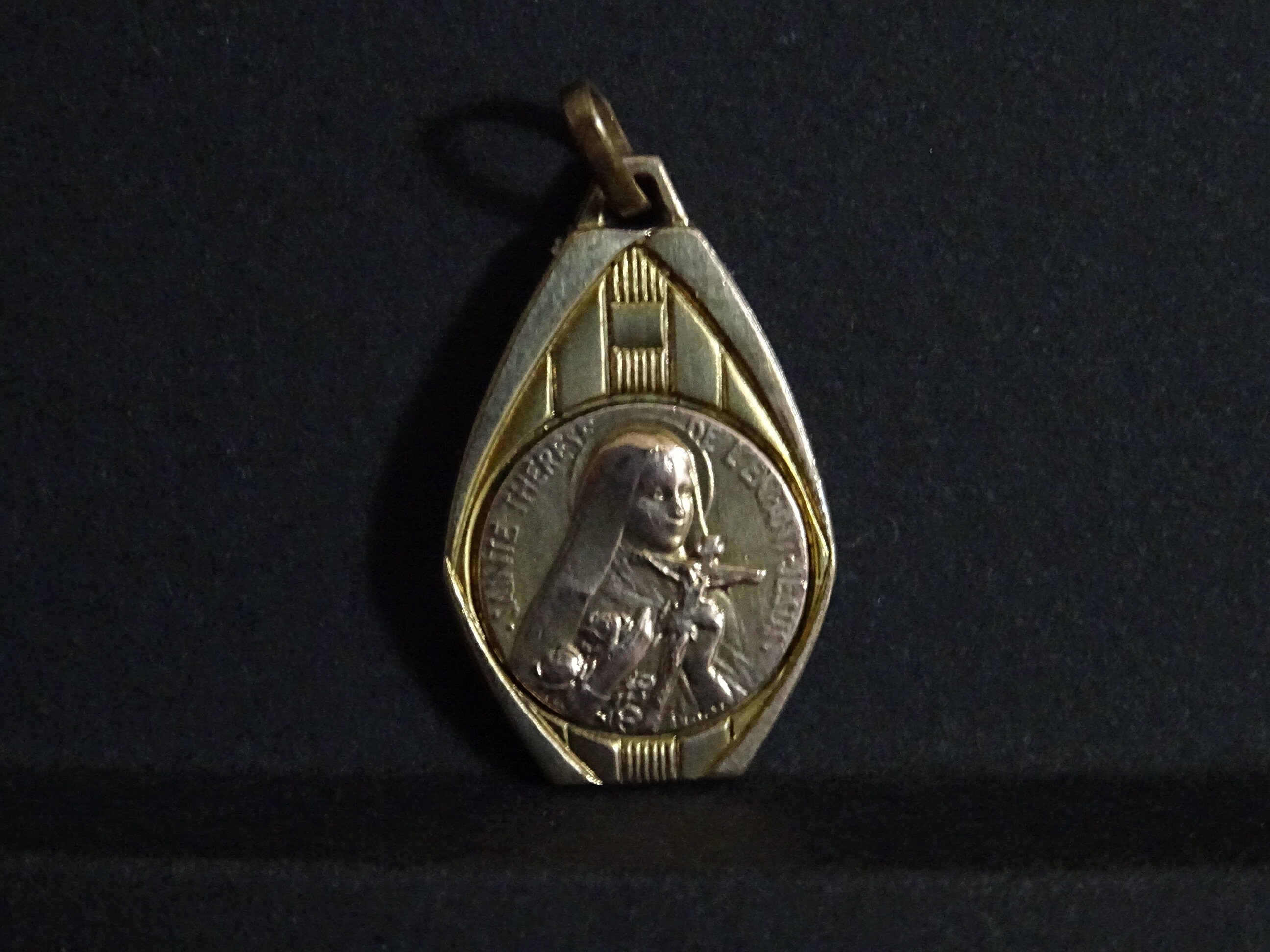 Sainte Thérèse Antique Catholique Saint Charme Médaillon Pendent Medaille P 585