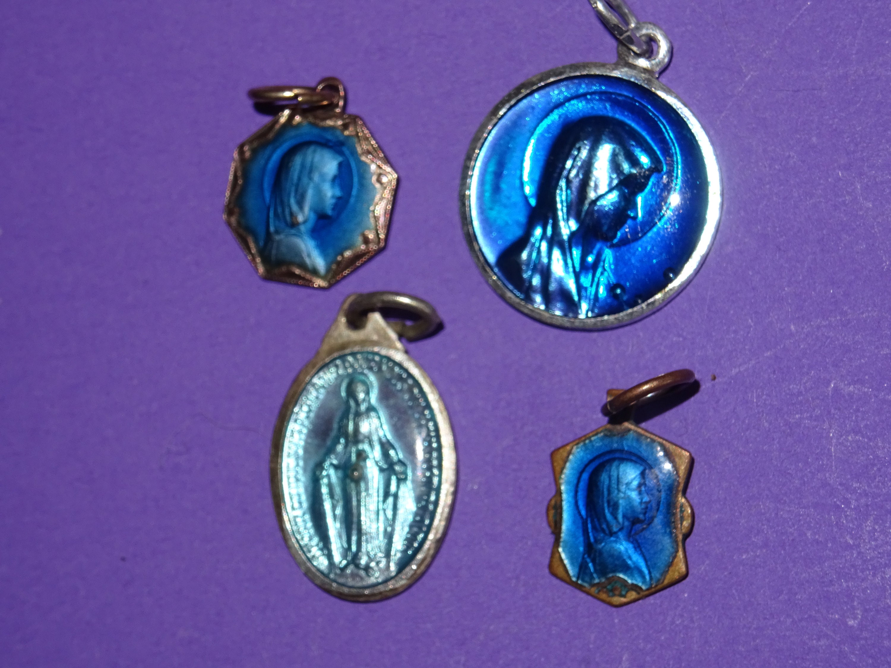 Lot 4 Millésime Français Petite Médaille Enamel Holy Charm Pendentif Médaille Medaille No 16