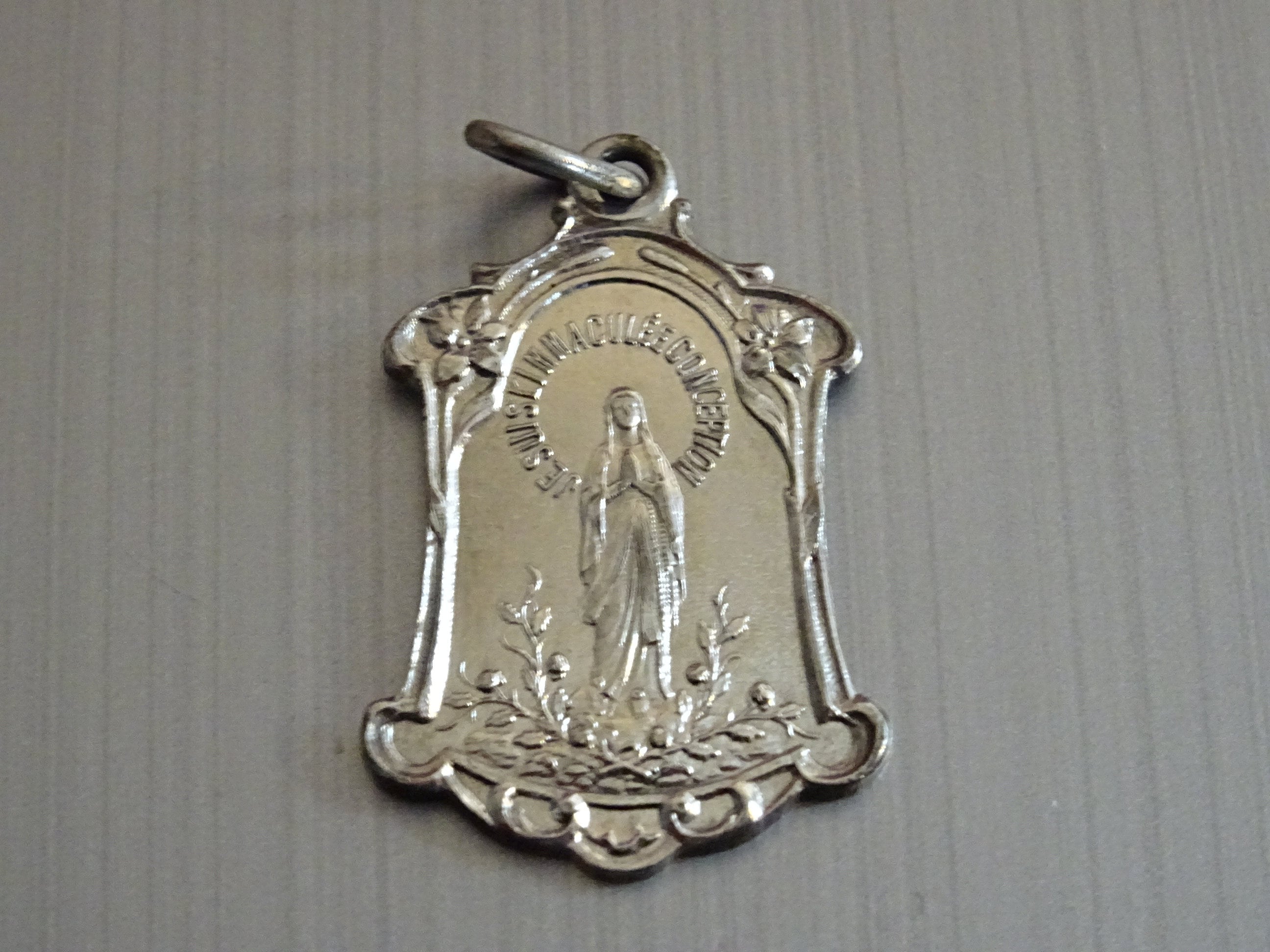 Notre-Dame Immaculée Conception . Vintage Religieux Français Pendentif Médaillon Saint Charme B 818