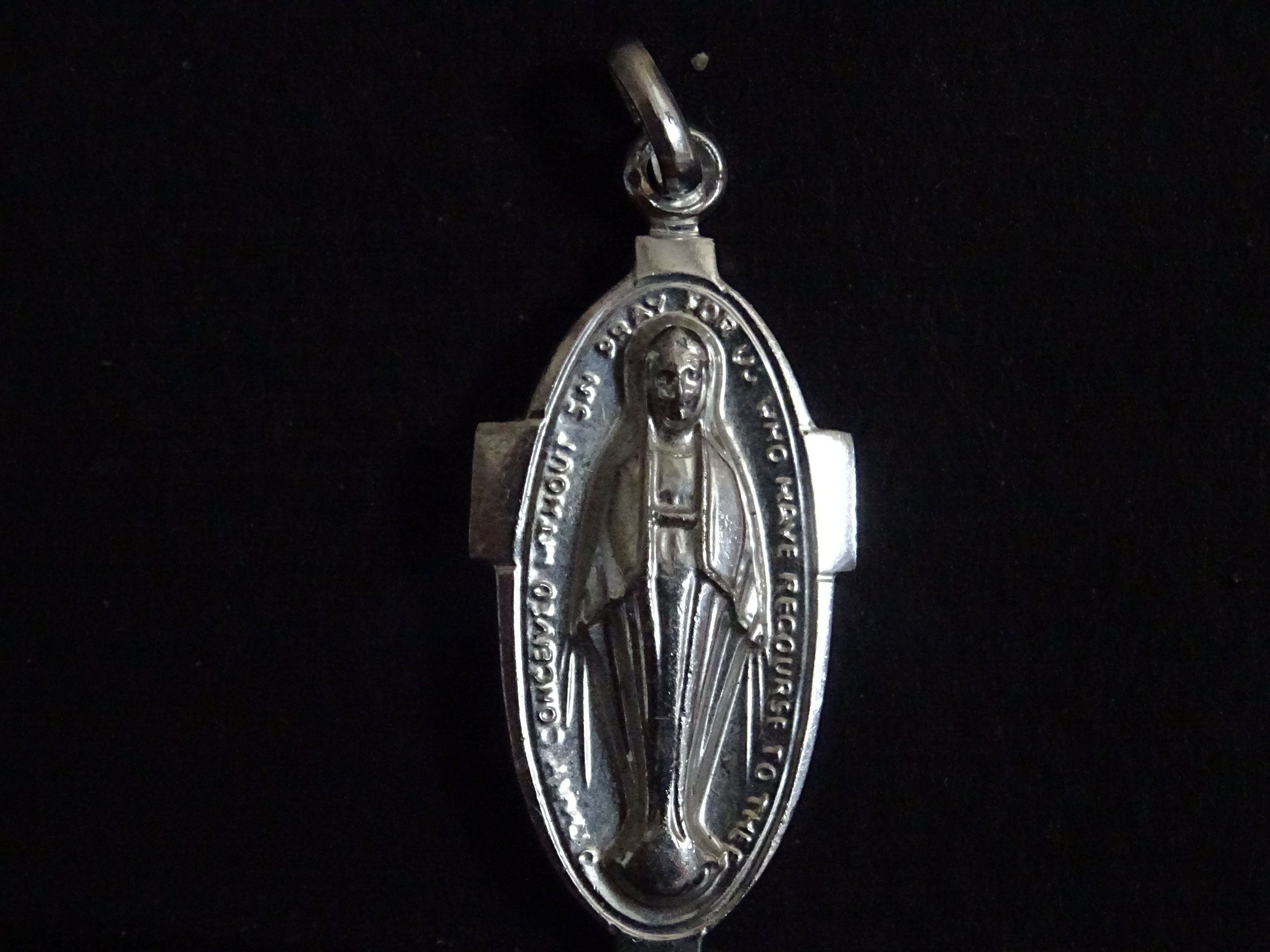 Médaille Miraculeuse. Symbole de Dévotion et d'amour. Médaillon Pendent Medaille Saint Charme P 545
