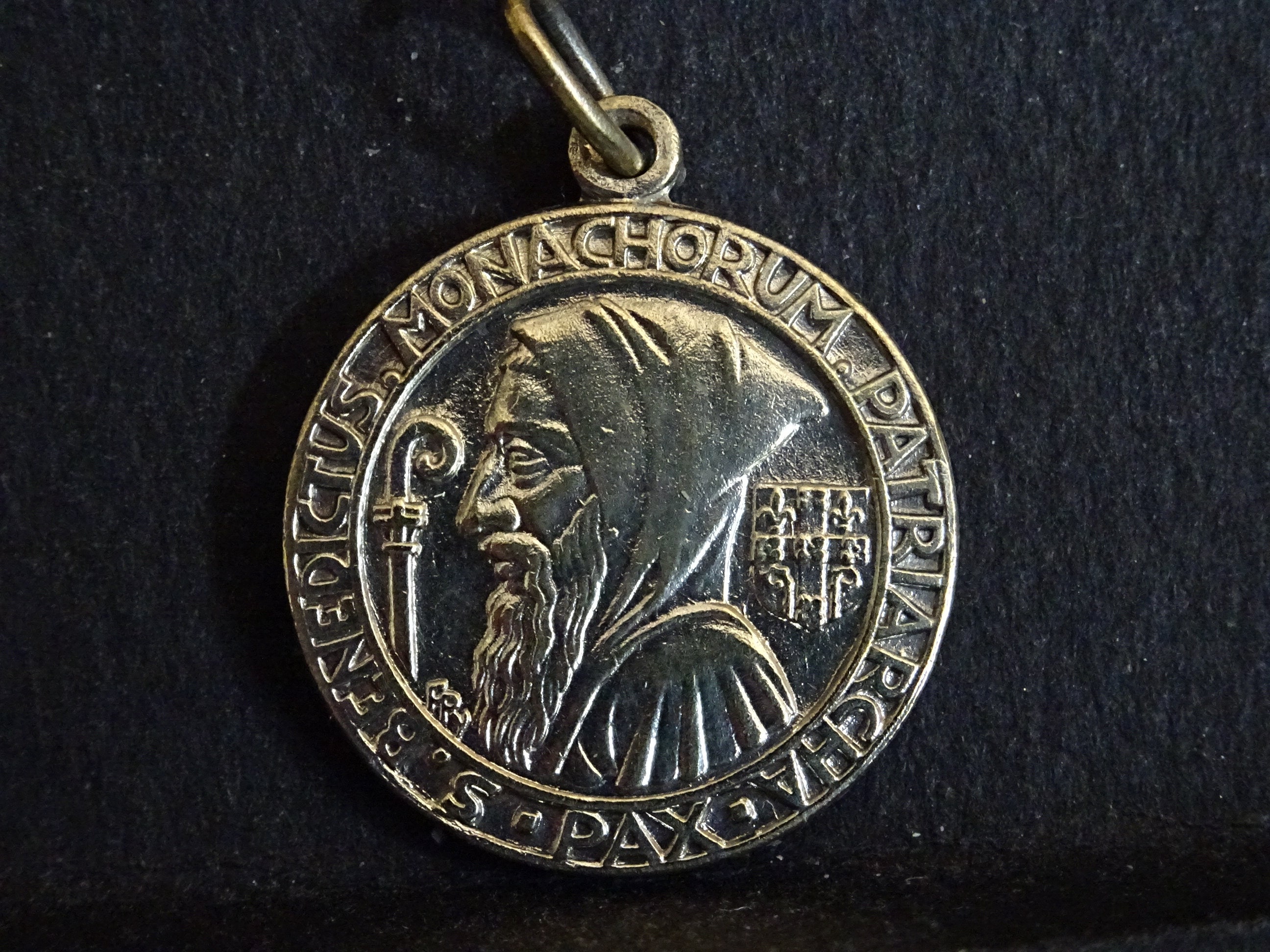 Le Saint Benoît, Gage de La Protection Du Saint. Médaille Pendentif Catholique Médaillon Charme P 21