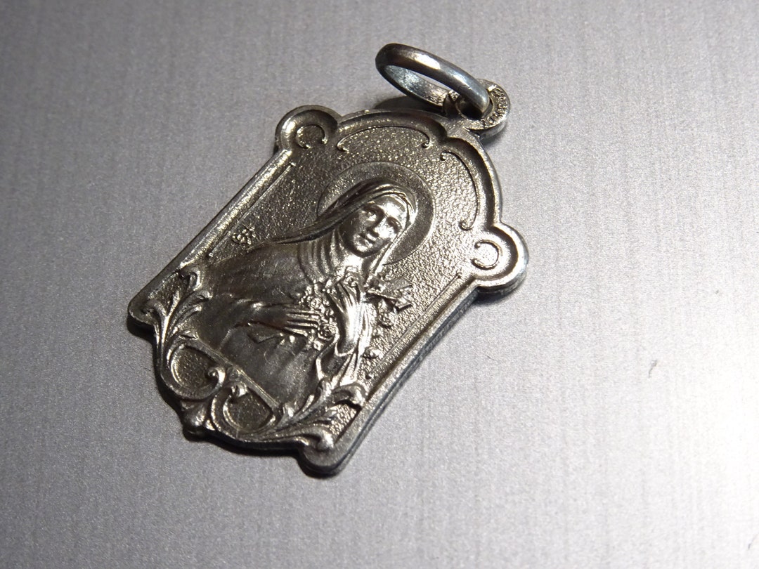Saint Therese Patron Saint of Missions and of Florists., Pendant
