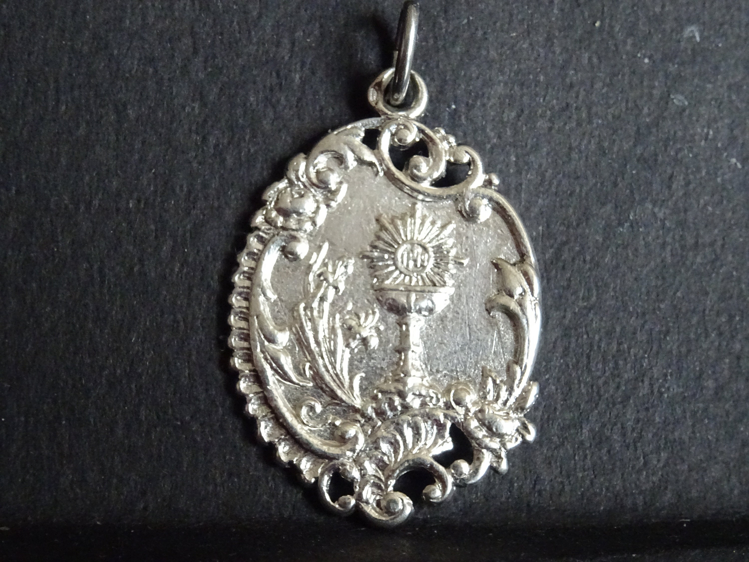 Médaille Du Calice de La 1Ère Communion La Médaille d'argent