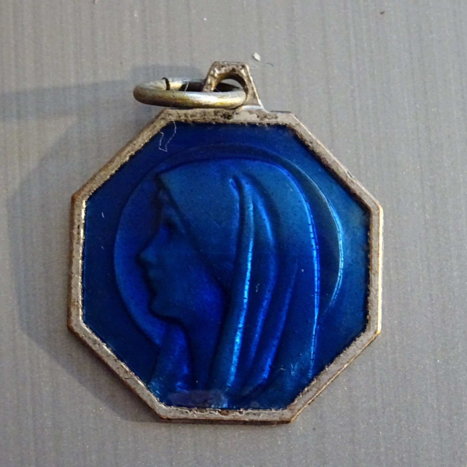 Vierge Marie, Émail Bleu. Médaille Antique Pendentif Catholique Médaillon Saint Charme B 556