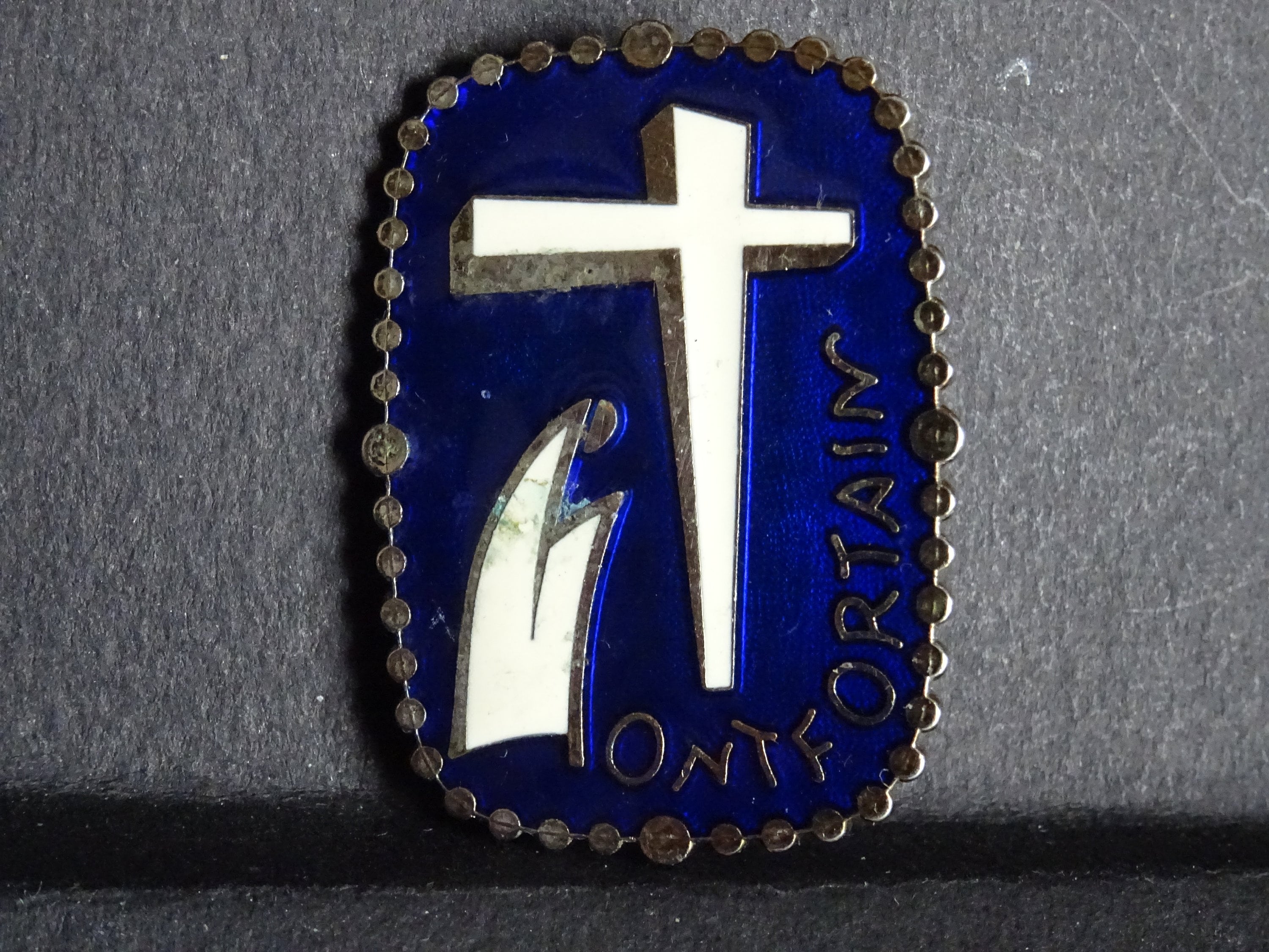 Émail Français Brooch Ontfortain Cross 4, 0 X 2, 9 cm