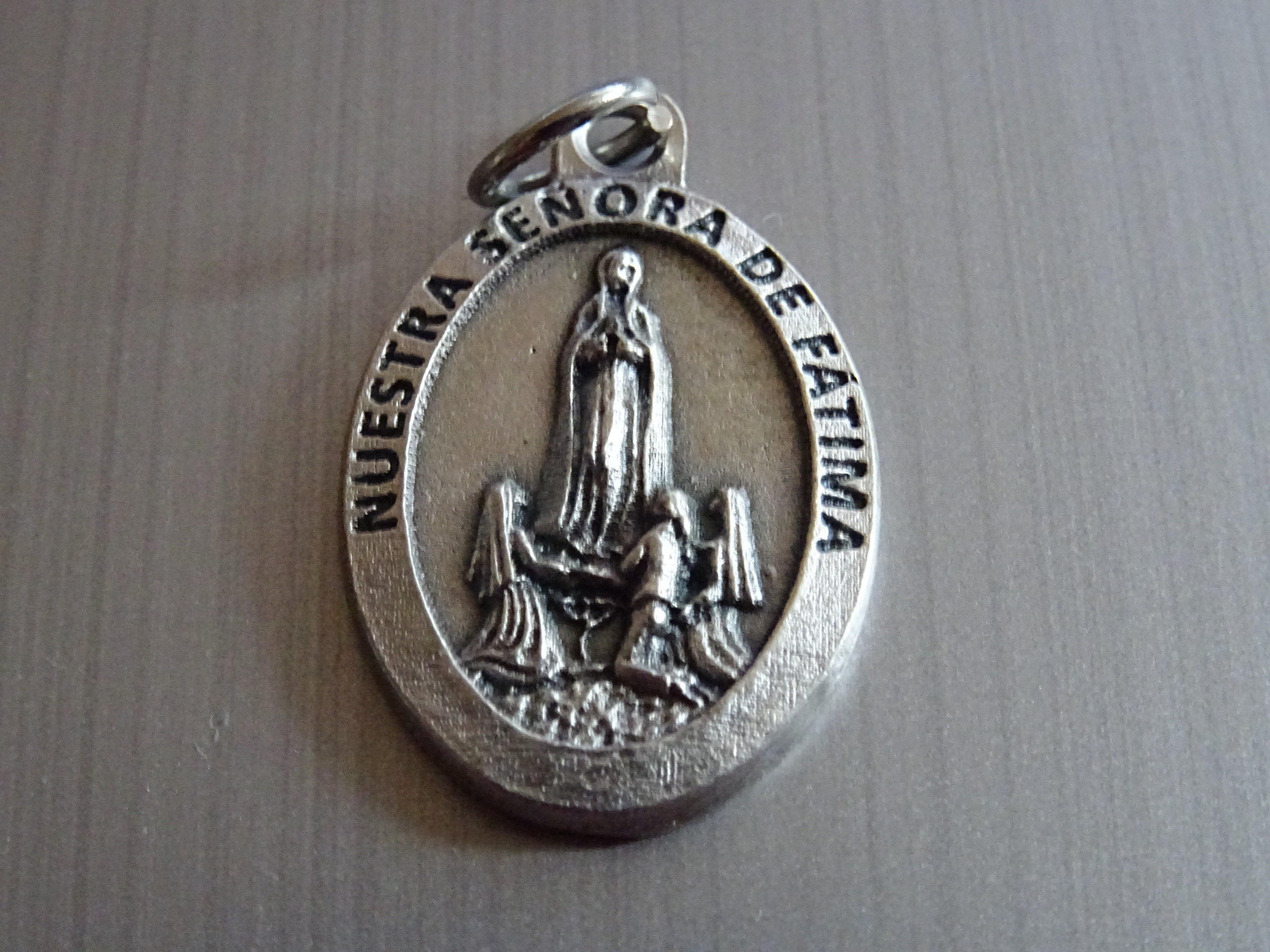 Notre-Dame de Fátima. Apparitions Par Trois Enfants Bergers. Nuestra Senora Fatima. Médaille Pendent