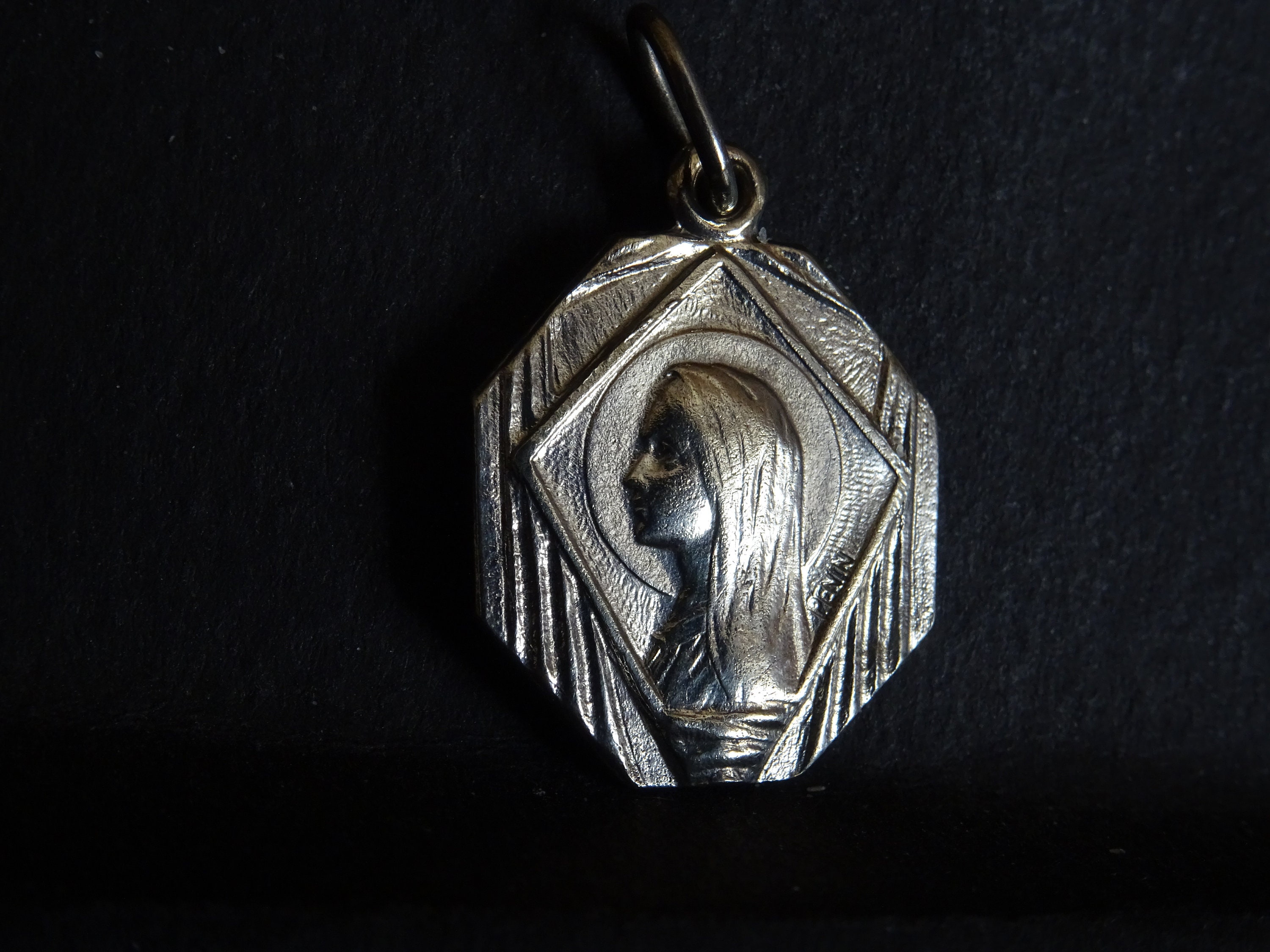 Art Nouveau Notre-Dame Lourdes Marie Médaillon Religieux Pendentif Medaille Holy Charm 2.0 cm
