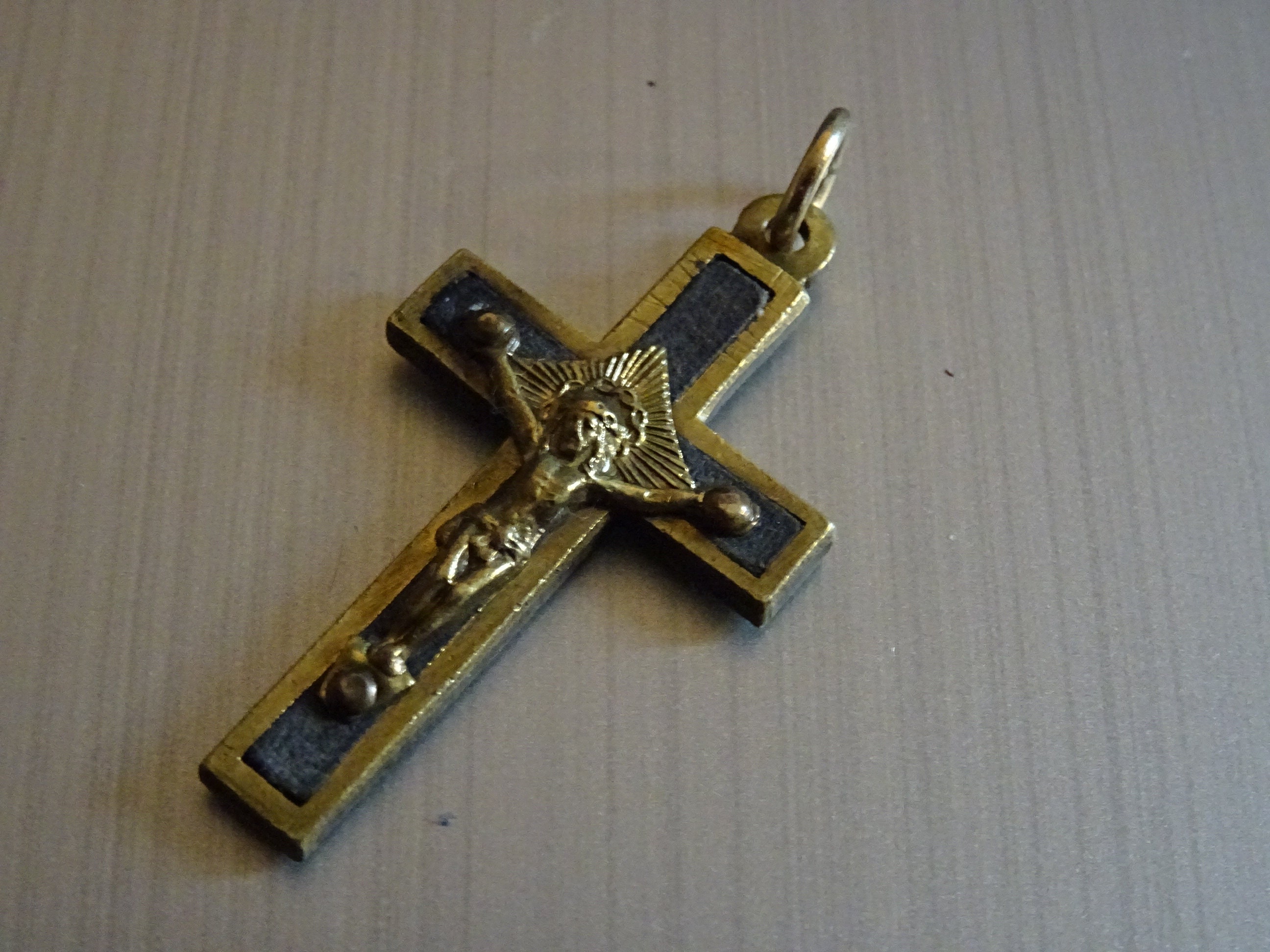 Rosaire Religieux Pectoral Crucifix Croix Brass. Incrustation d'ébène. Petit Français Pendentif Vint