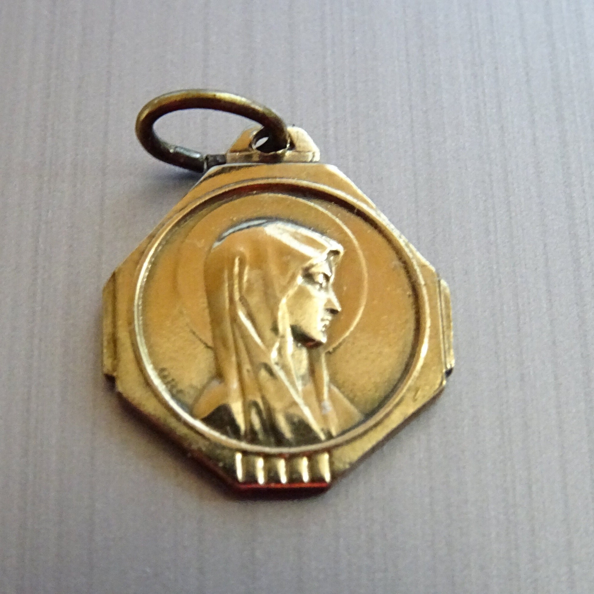 Couleur Or Vierge Marie. Pendentif Français Religieux Antique. Médaille Médaillon Saint Charme B 585