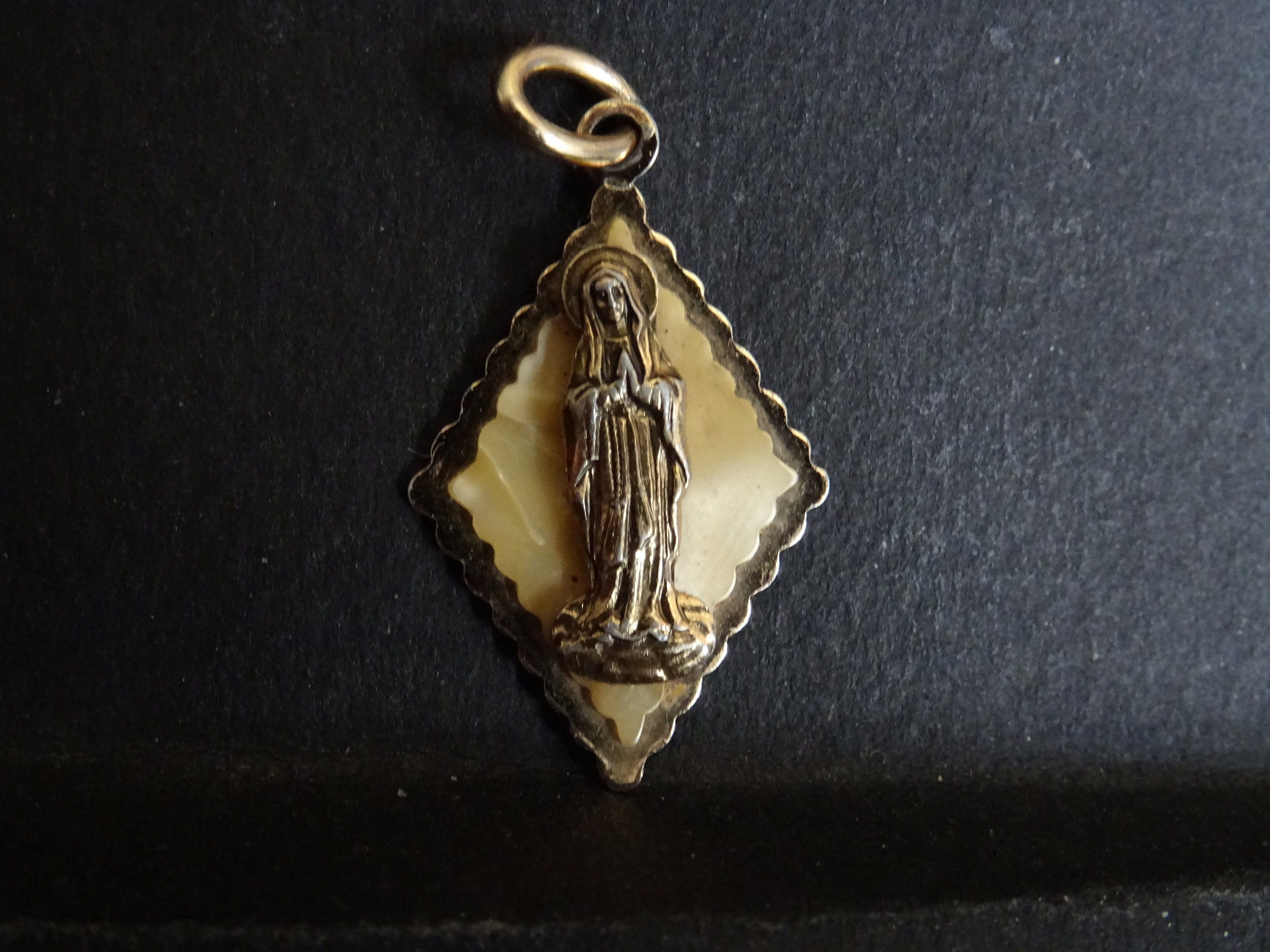 Notre Sainte Dame Shell Couleur Or Médaille Religieuse Pendentif Saint Charm