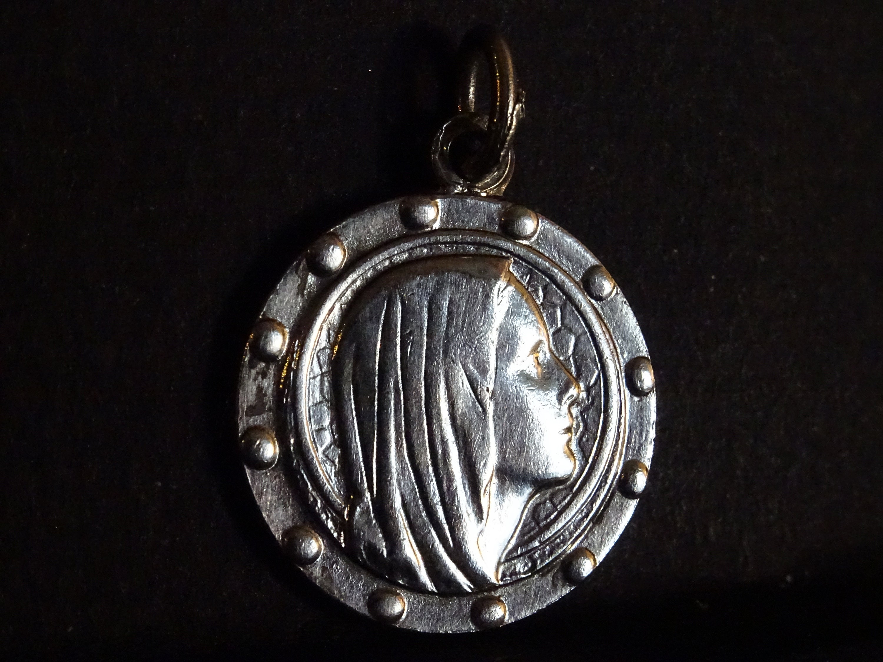Médaille Religieuse Médaille d'argent Millésime Français Sainte Vierge Marie 1858 - 19 58 Lourdes
