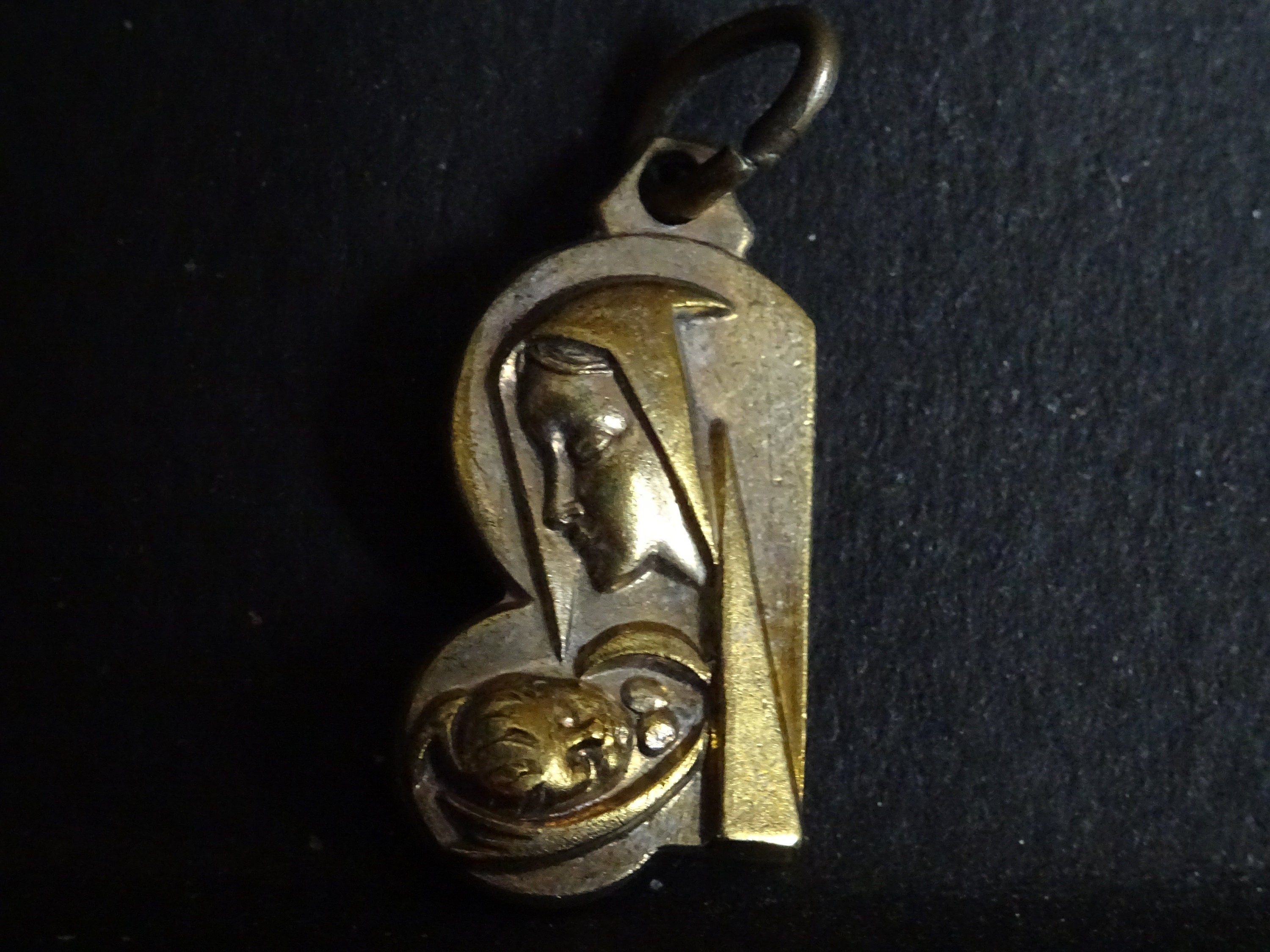 Mère Enfant. Vierge Marie avec Bébé Jésus Vintage Français Médaille Médaillon Holy Charm Pendentif M