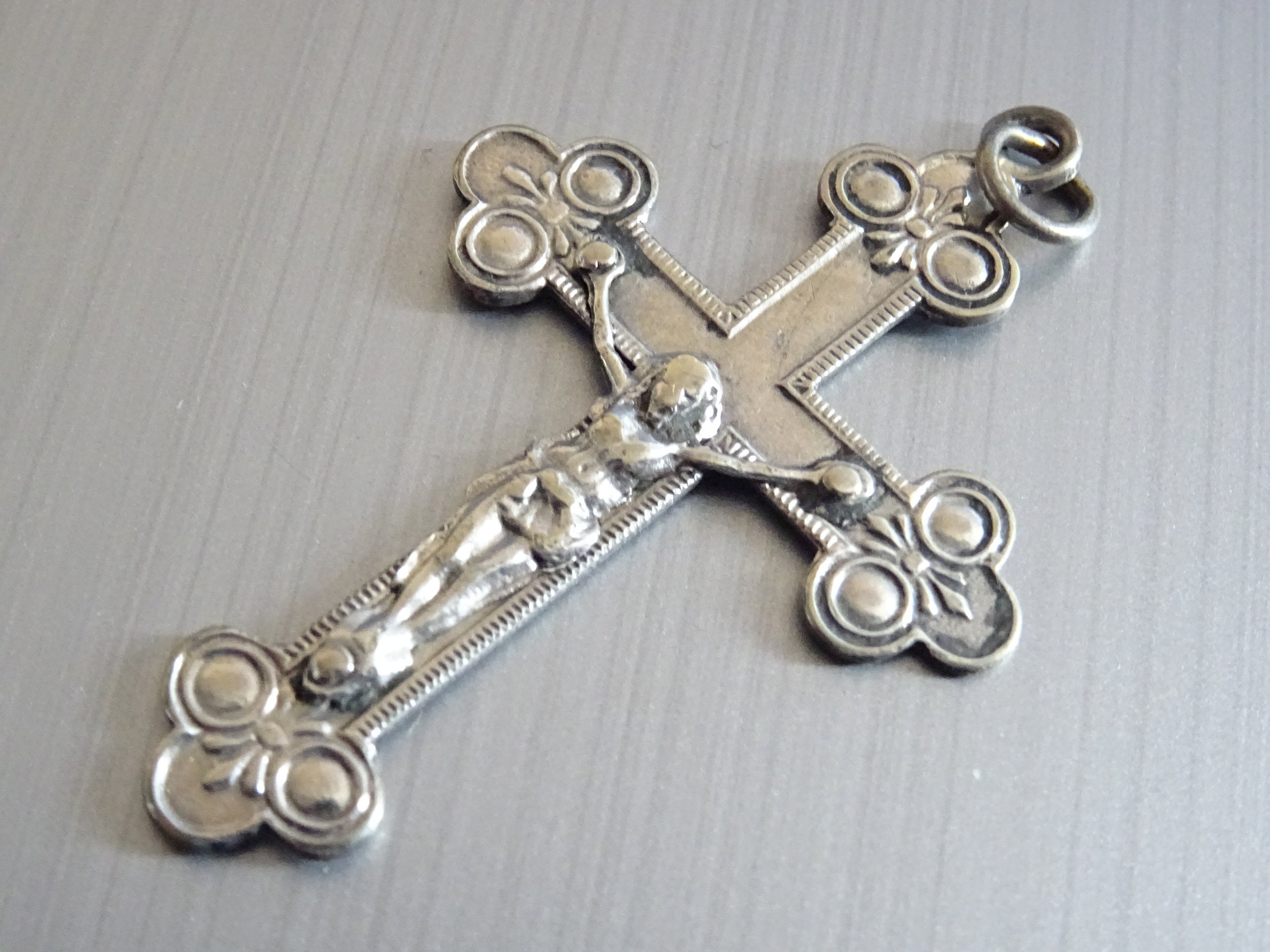 Français, Antique Style Celtique Religieux Croix Médaille Médaillon Pendent Medaille Saint Charme P
