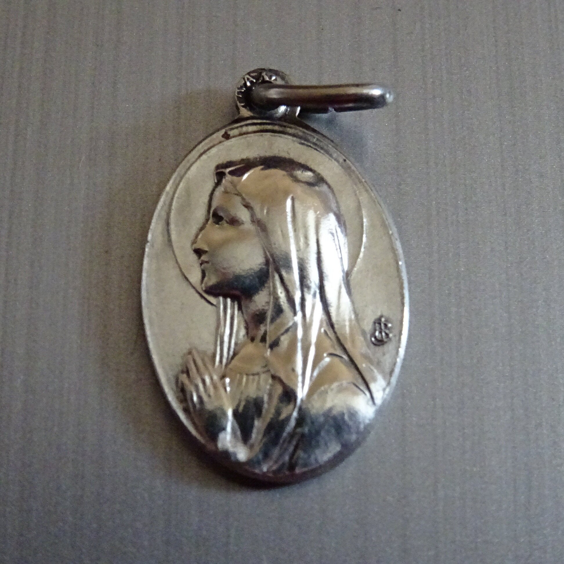 Vierge Marie Signée J B. Religieux Français Pendentif Médaillon Saint Charme B 794