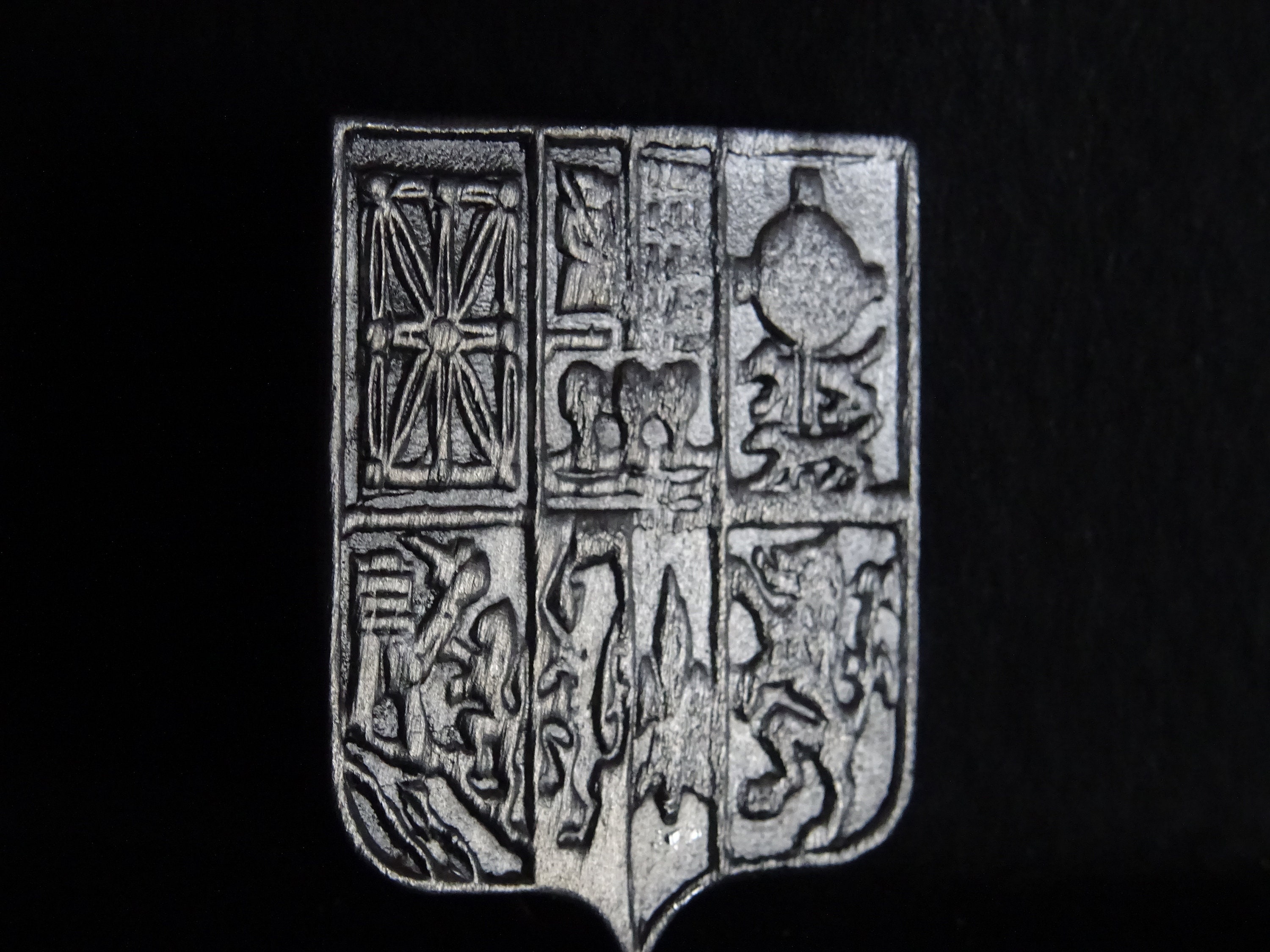 Un Augi/Lyon sur Le Dos Armoiries. Broche, Badge . P 115