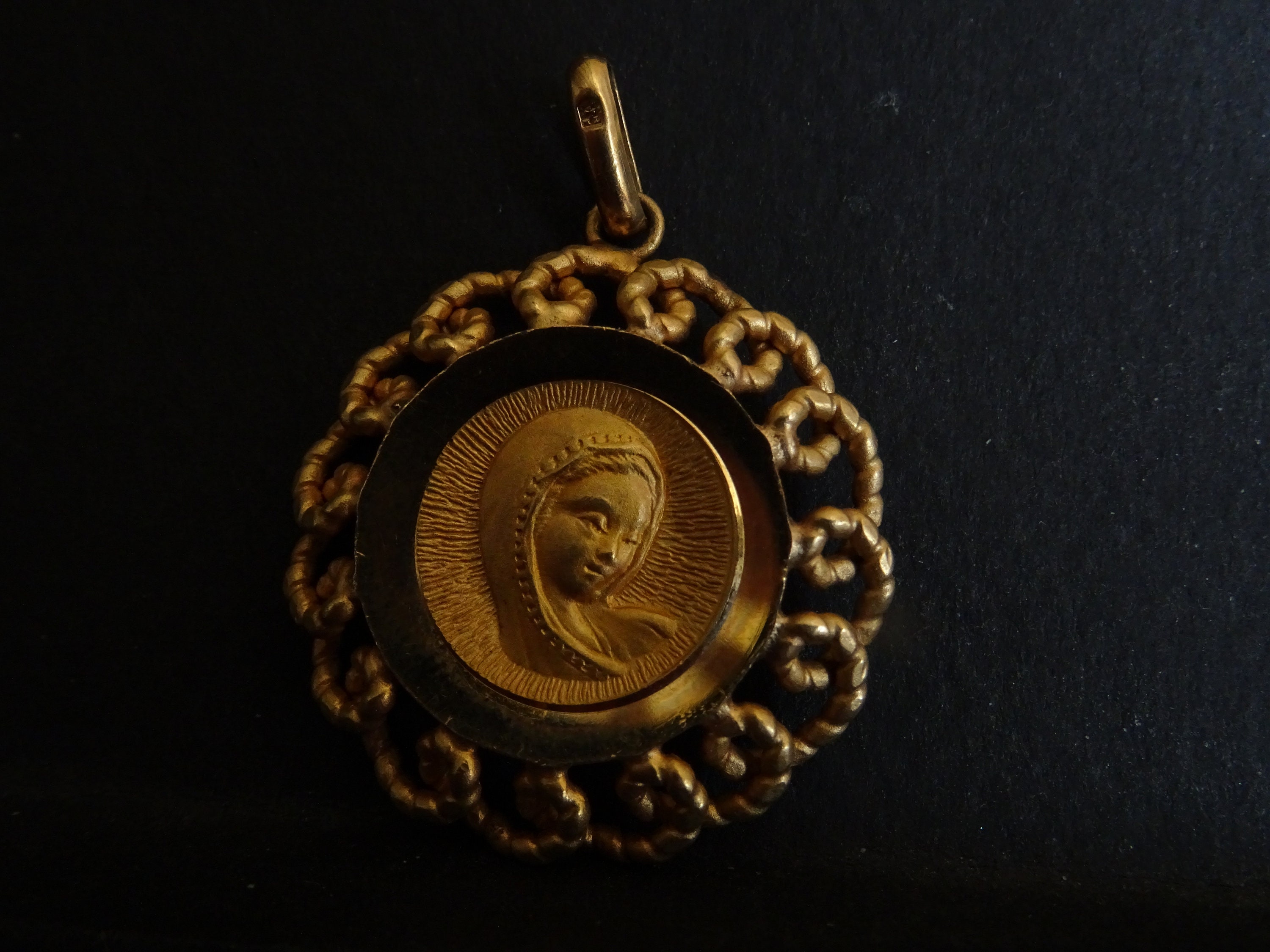 Virgin Mary in Lovely Setting Gold Colour Medallion Holy Charm Religious Français Vintage
