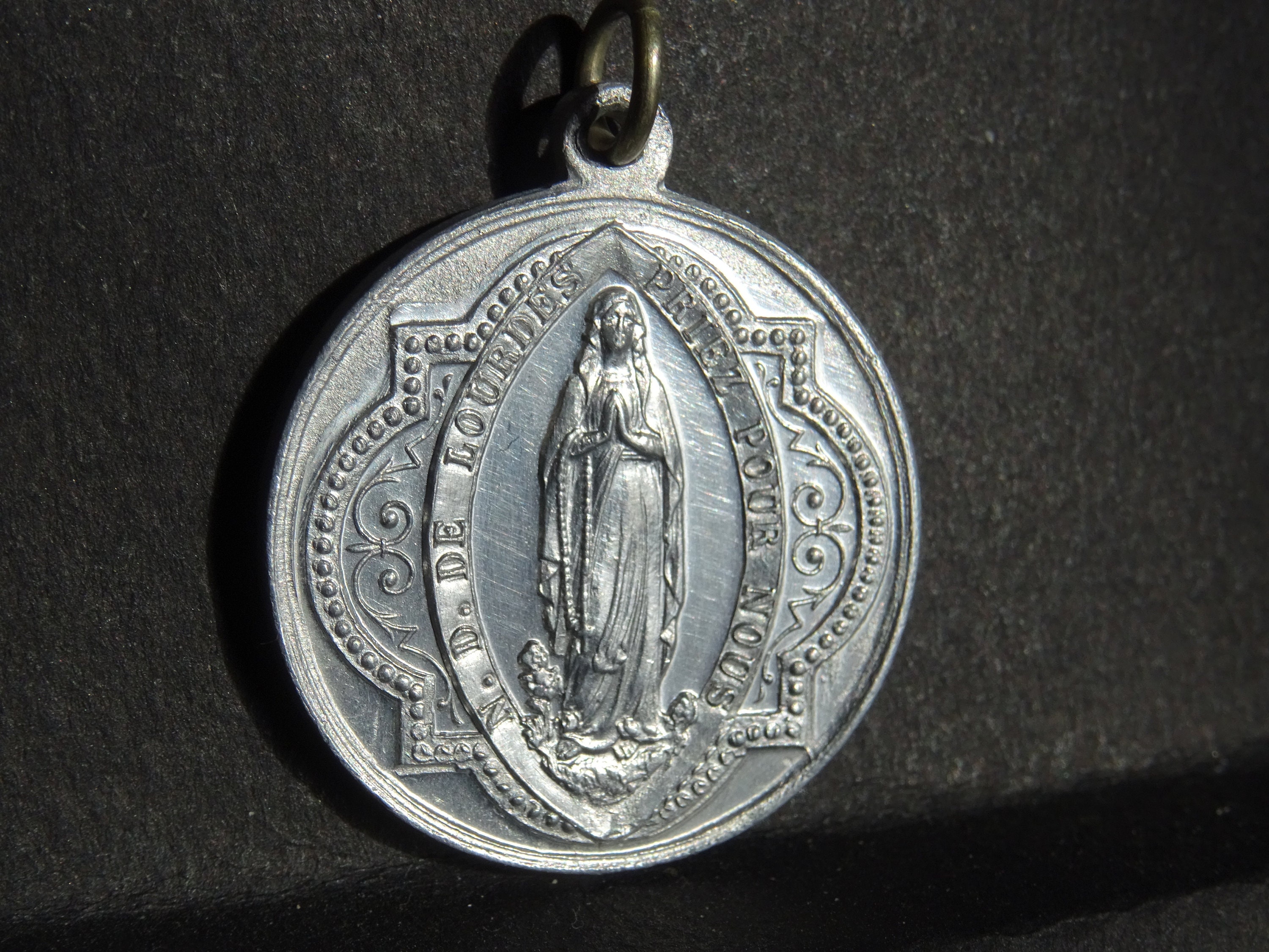 Médaille Notre-Dame Medaille 2, 6 cm Aluminium