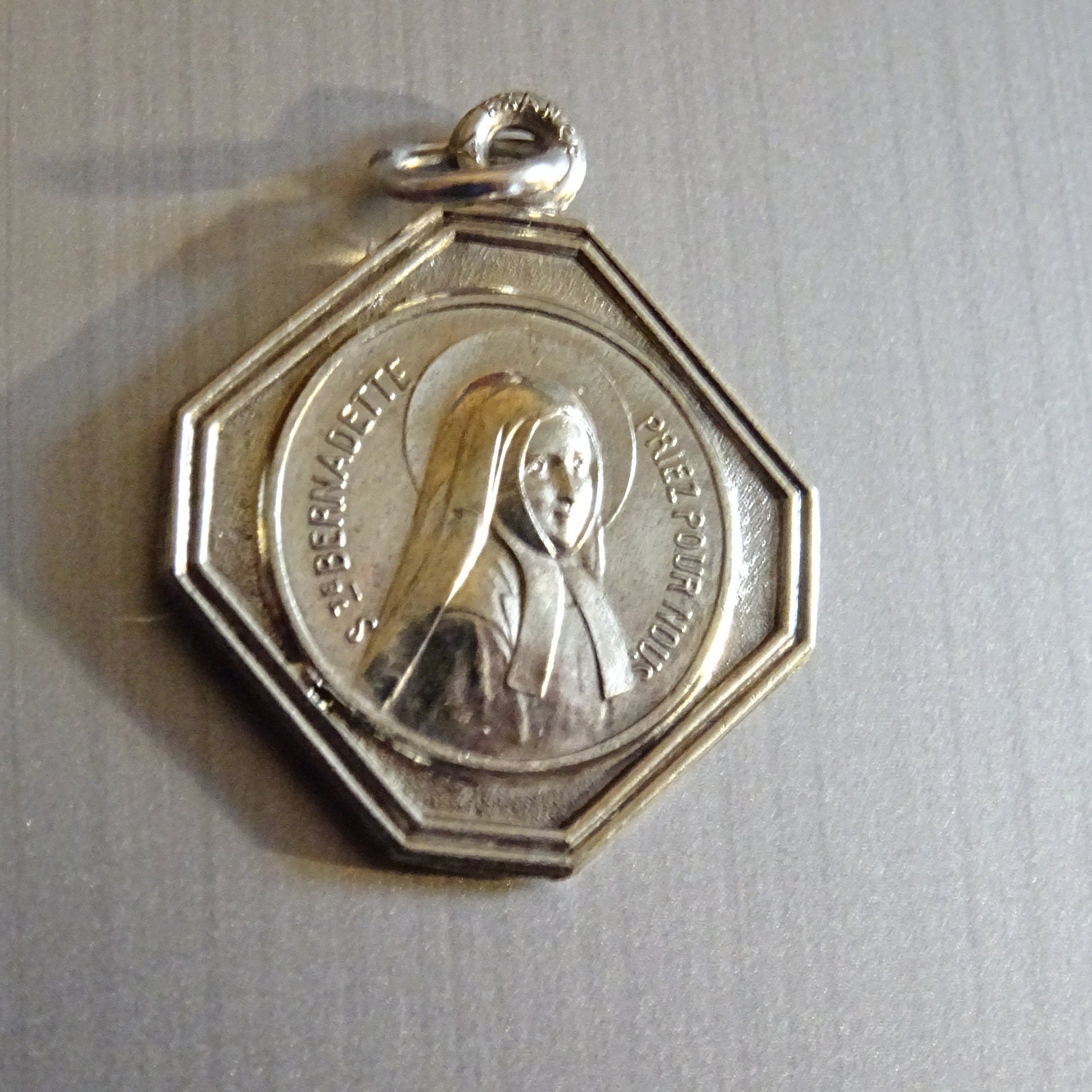 Sainte Bernadette Soubirous.patronne de La France, Bergers et Bergères, Médaillon Médaille d'époque 