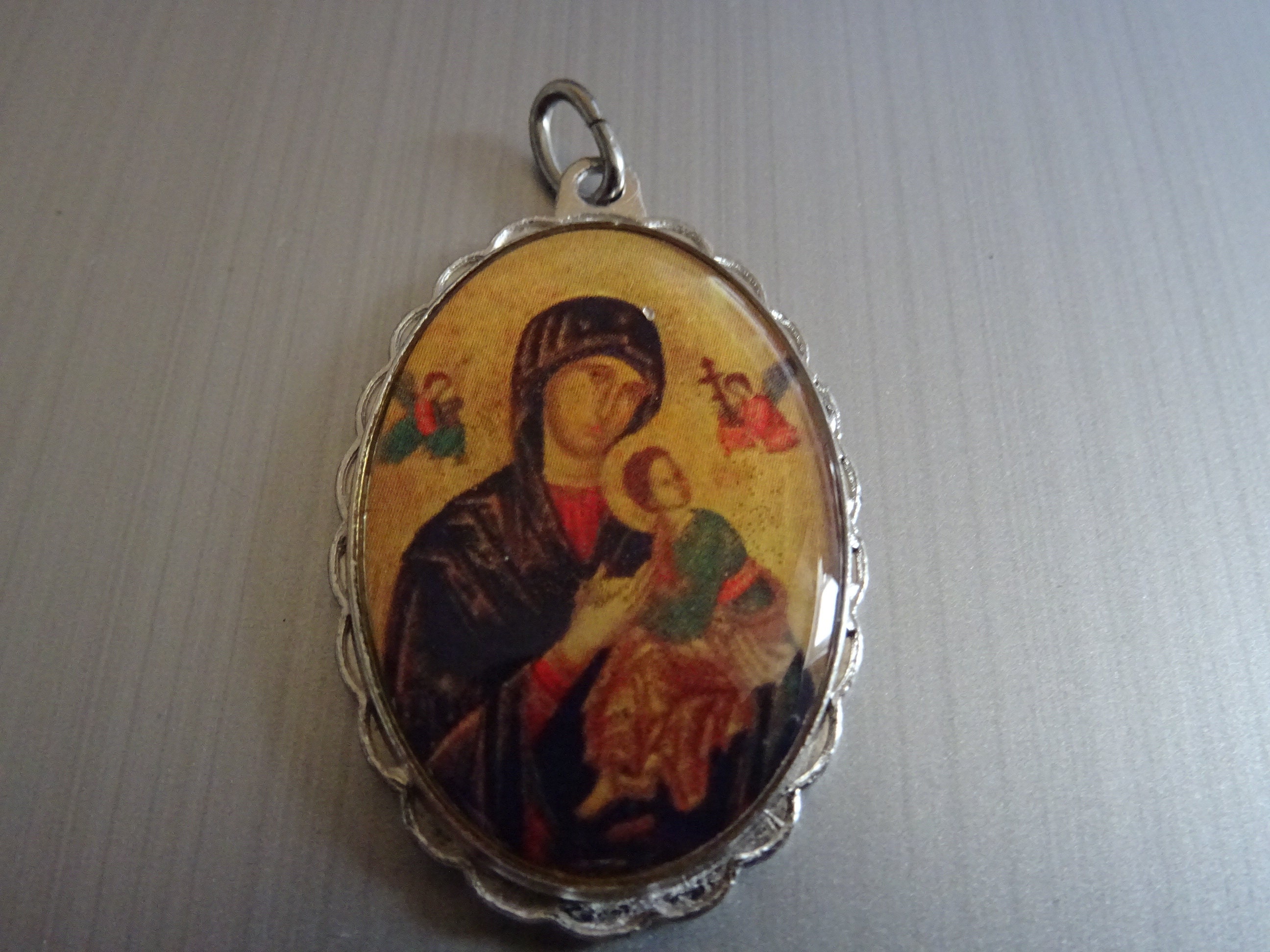 Photo Sainte Mère Des Anges. Médaille Du Saint Charme Pendentif Médaille Médaillon B 145