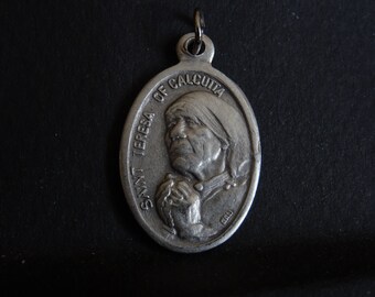 St Teresa of Calcutta patron saint for nonbelievers, and  poorest of the poor.  Italy Silver medal medallion pendant medaille Holy Charm