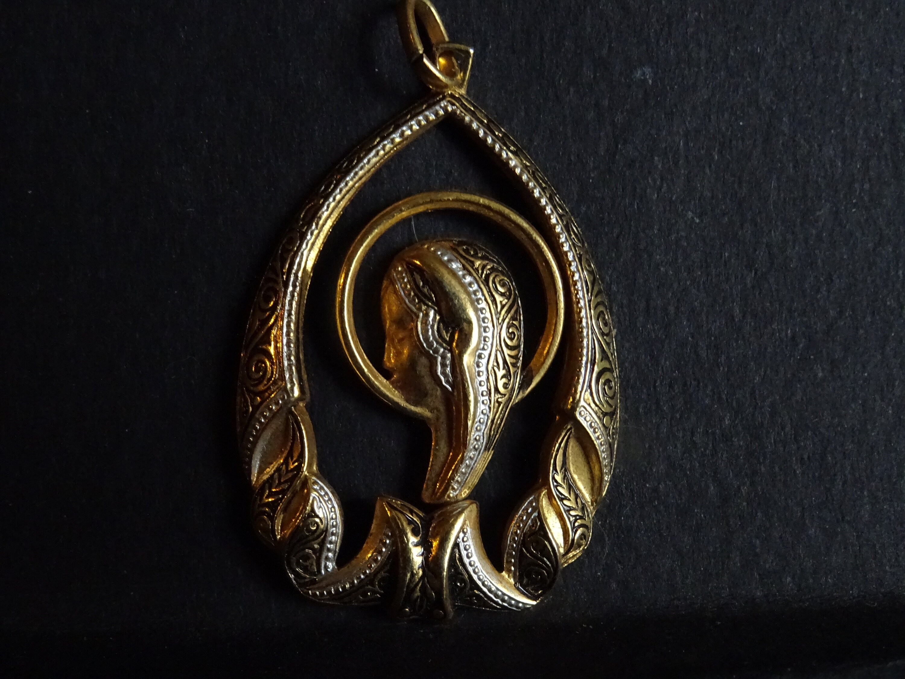 Madonna Cut Out Celtic Scroll Gold Colour Medallion Holy Charm Religious Français Vintage